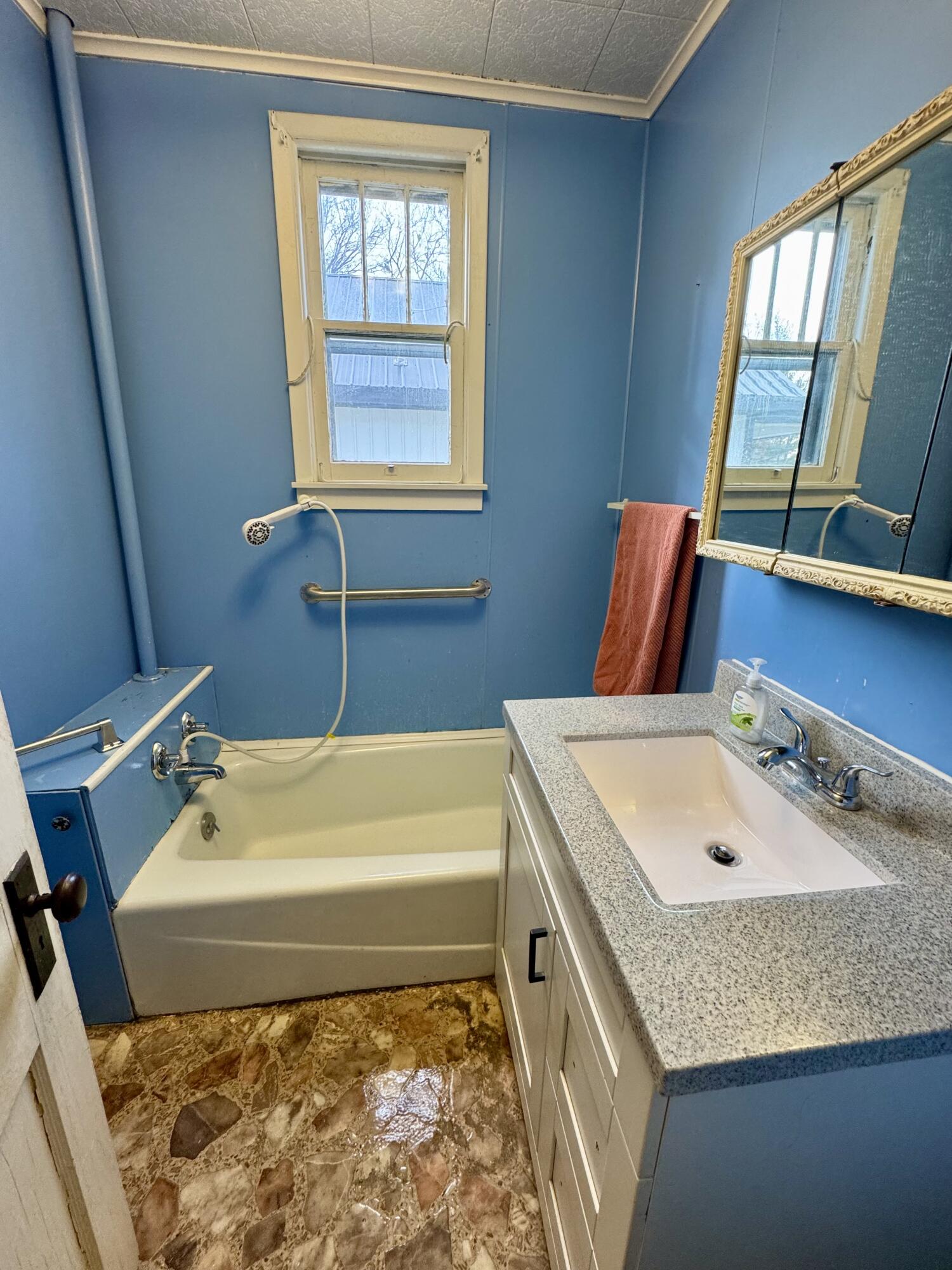 607 W Elm St Property Photo 18