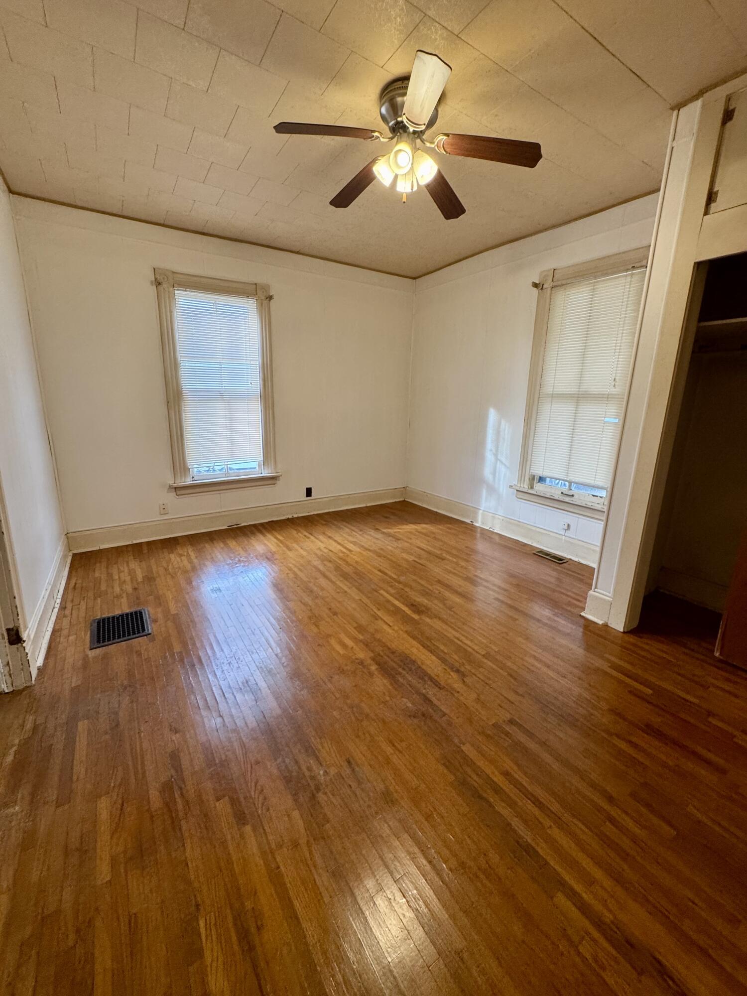 607 W Elm St Property Photo 19