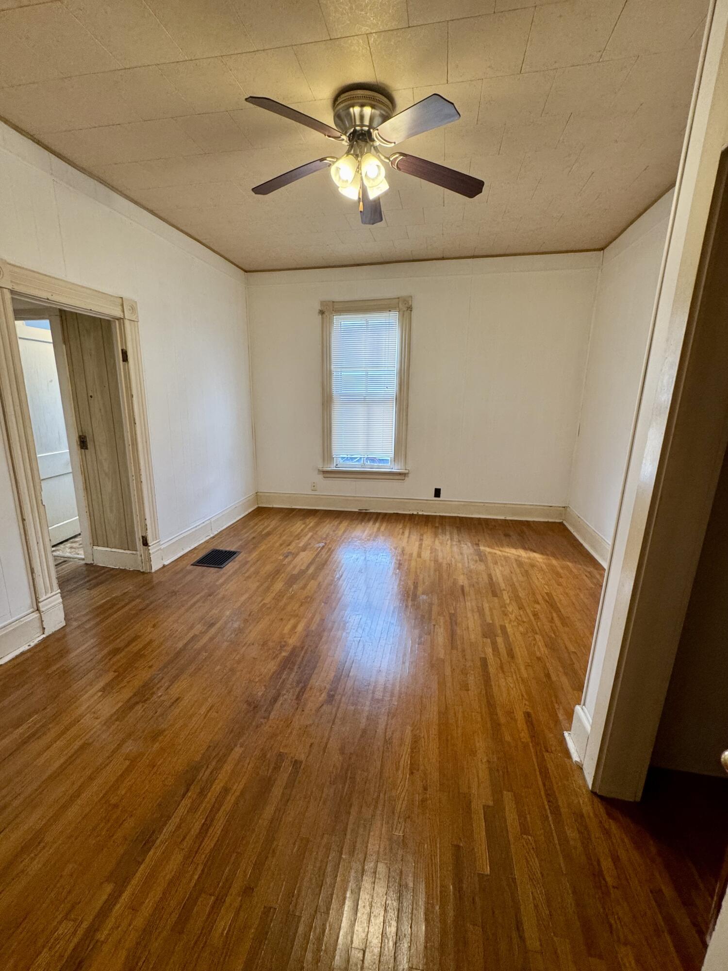 607 W Elm St Property Photo 20