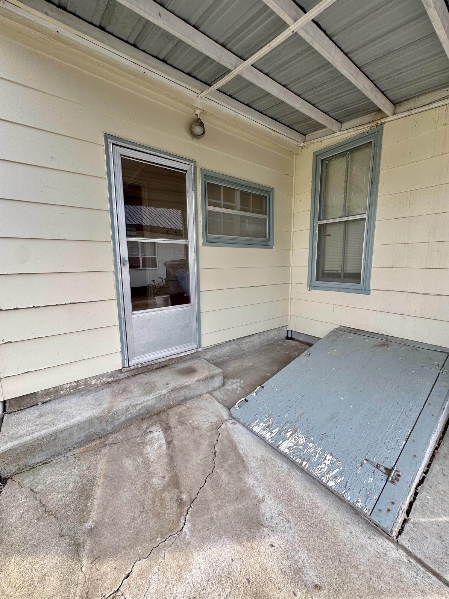 607 W Elm St Property Photo 25