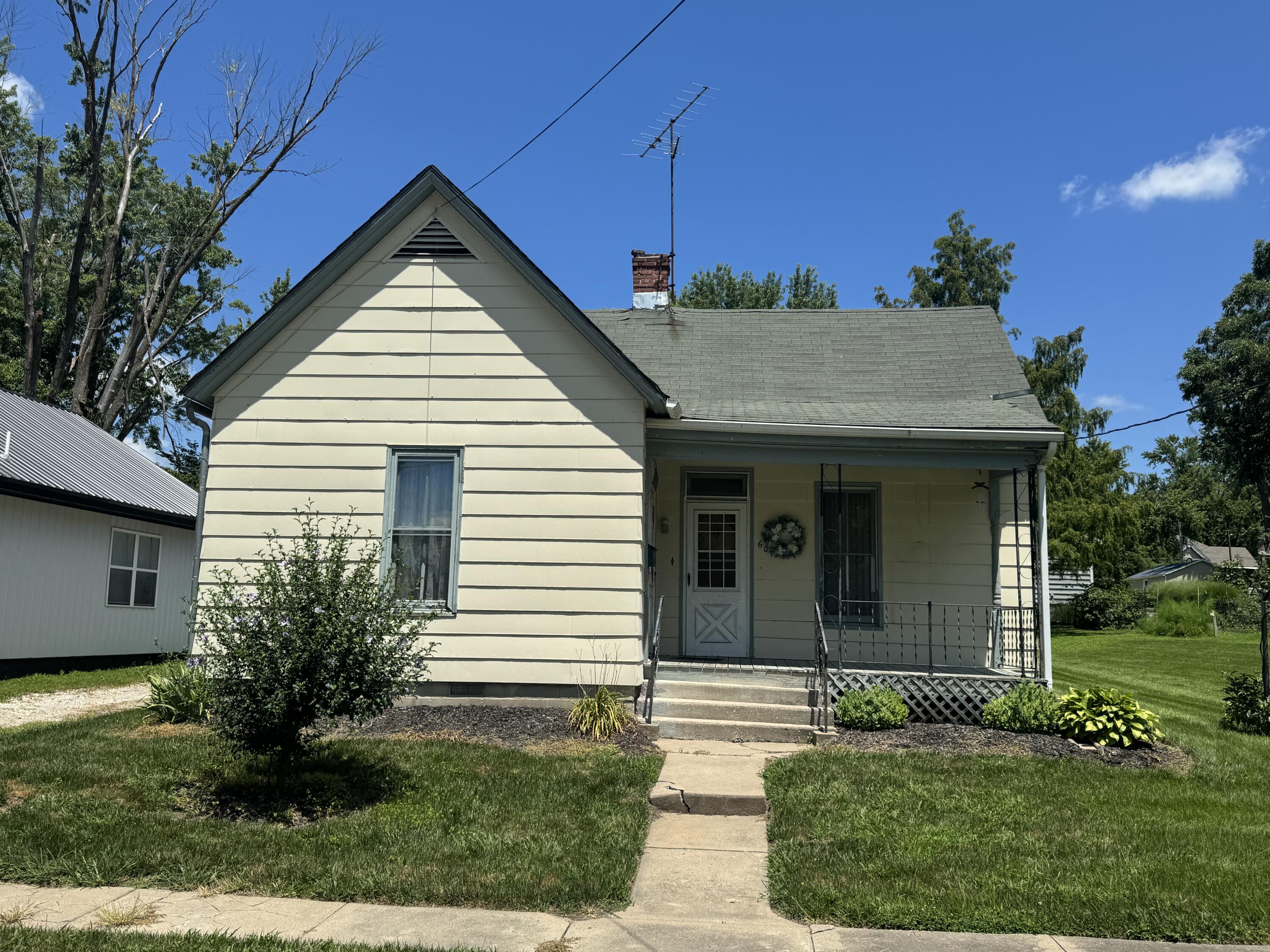 607 W Elm St Property Photo 32