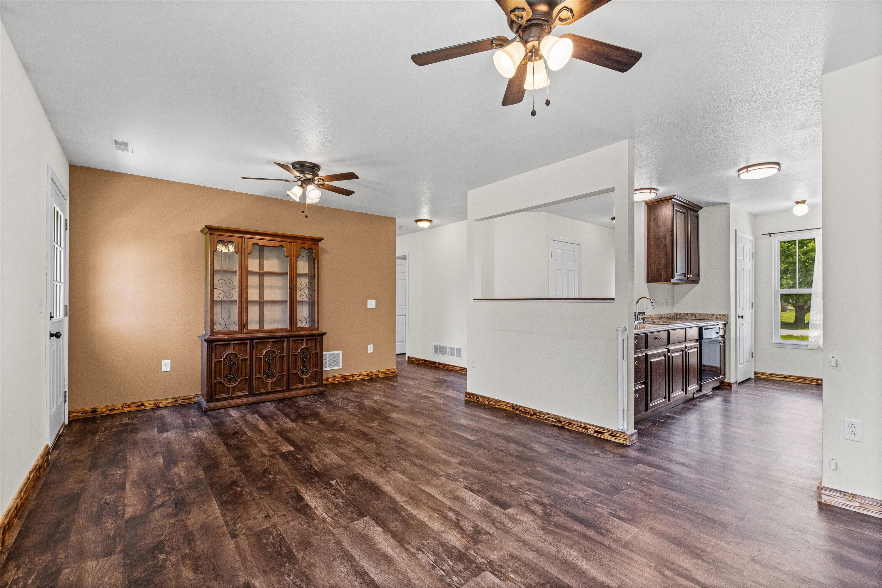 413 N Lee St Property Photo 6