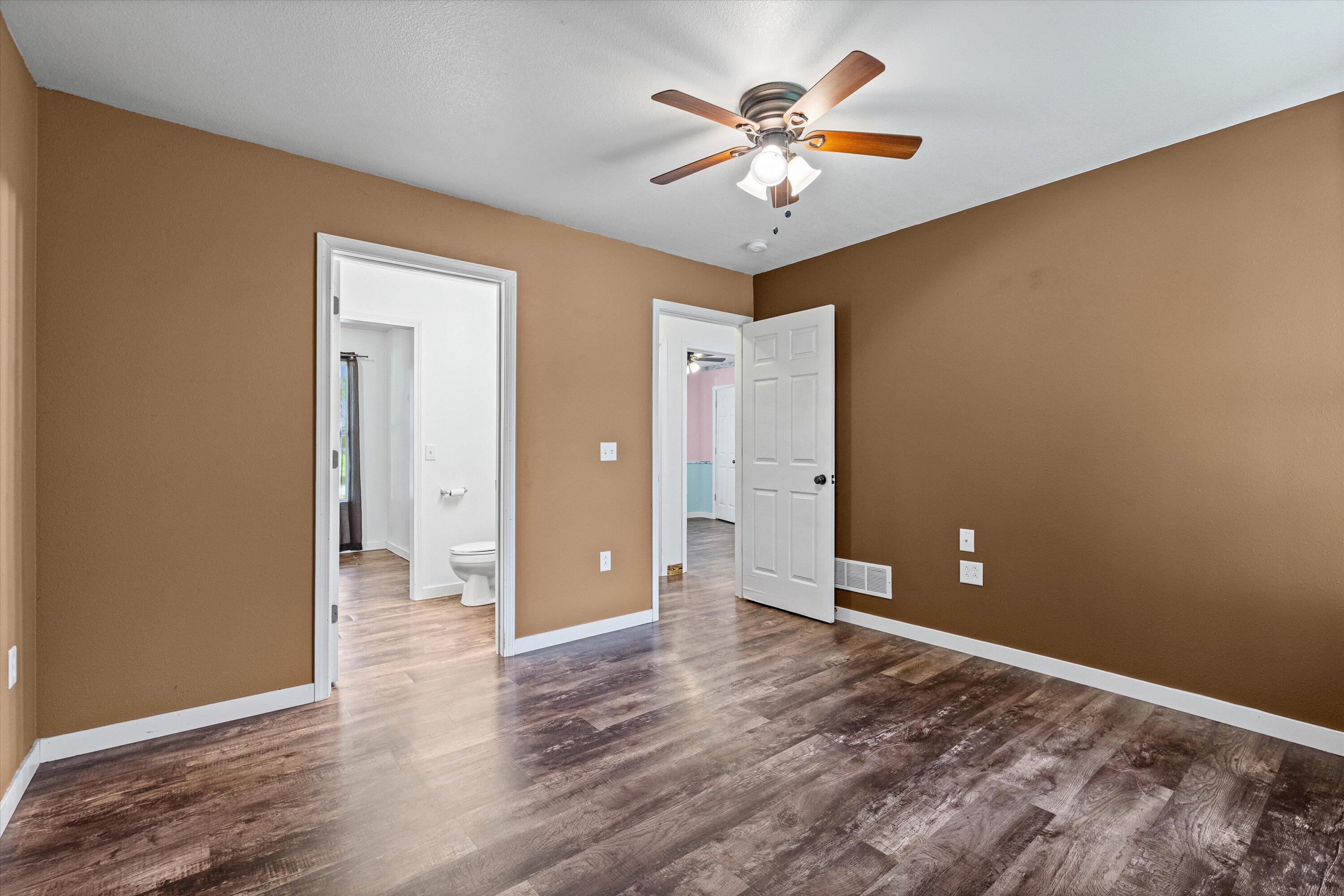 413 N Lee St Property Photo 9