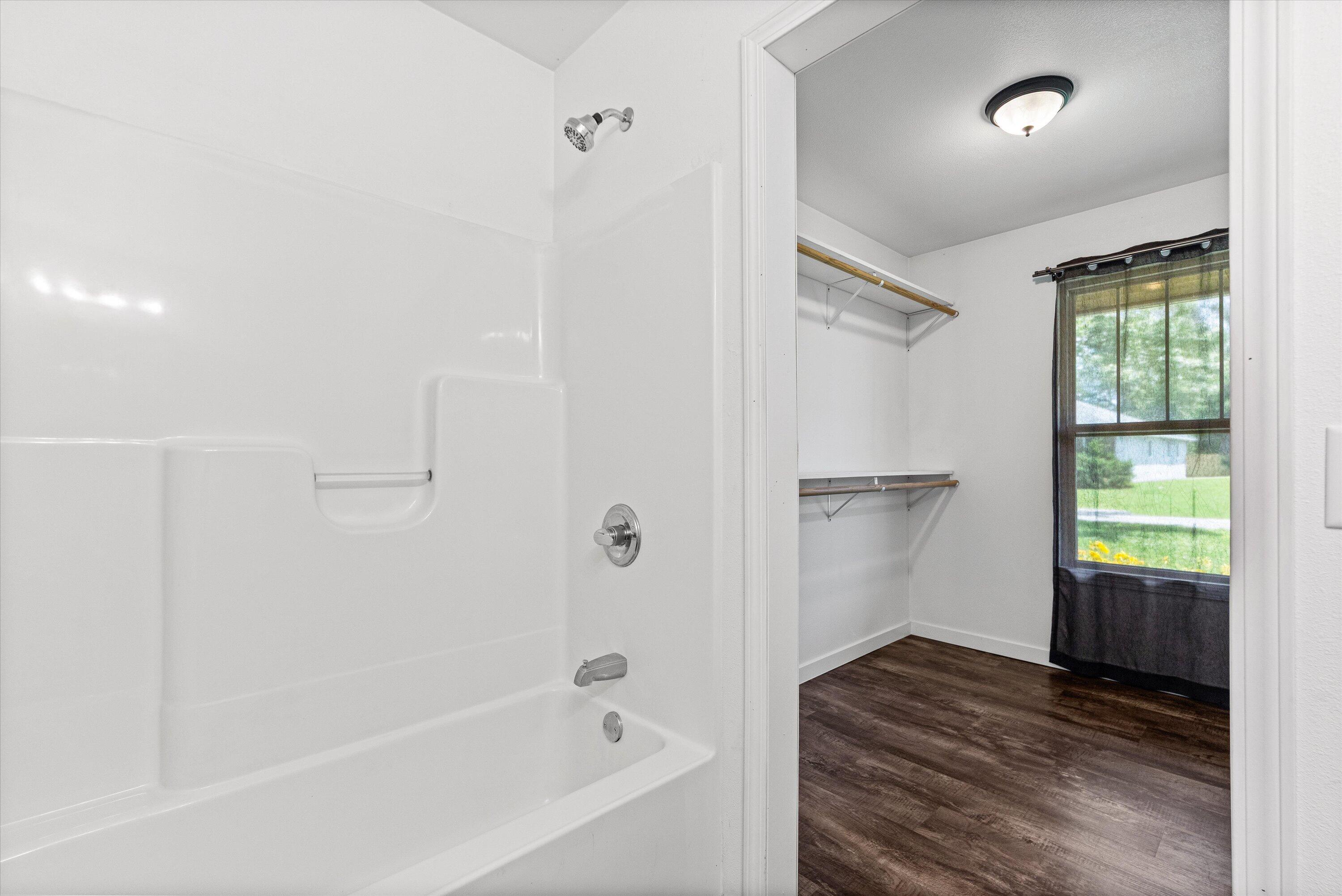 413 N Lee St Property Photo 11