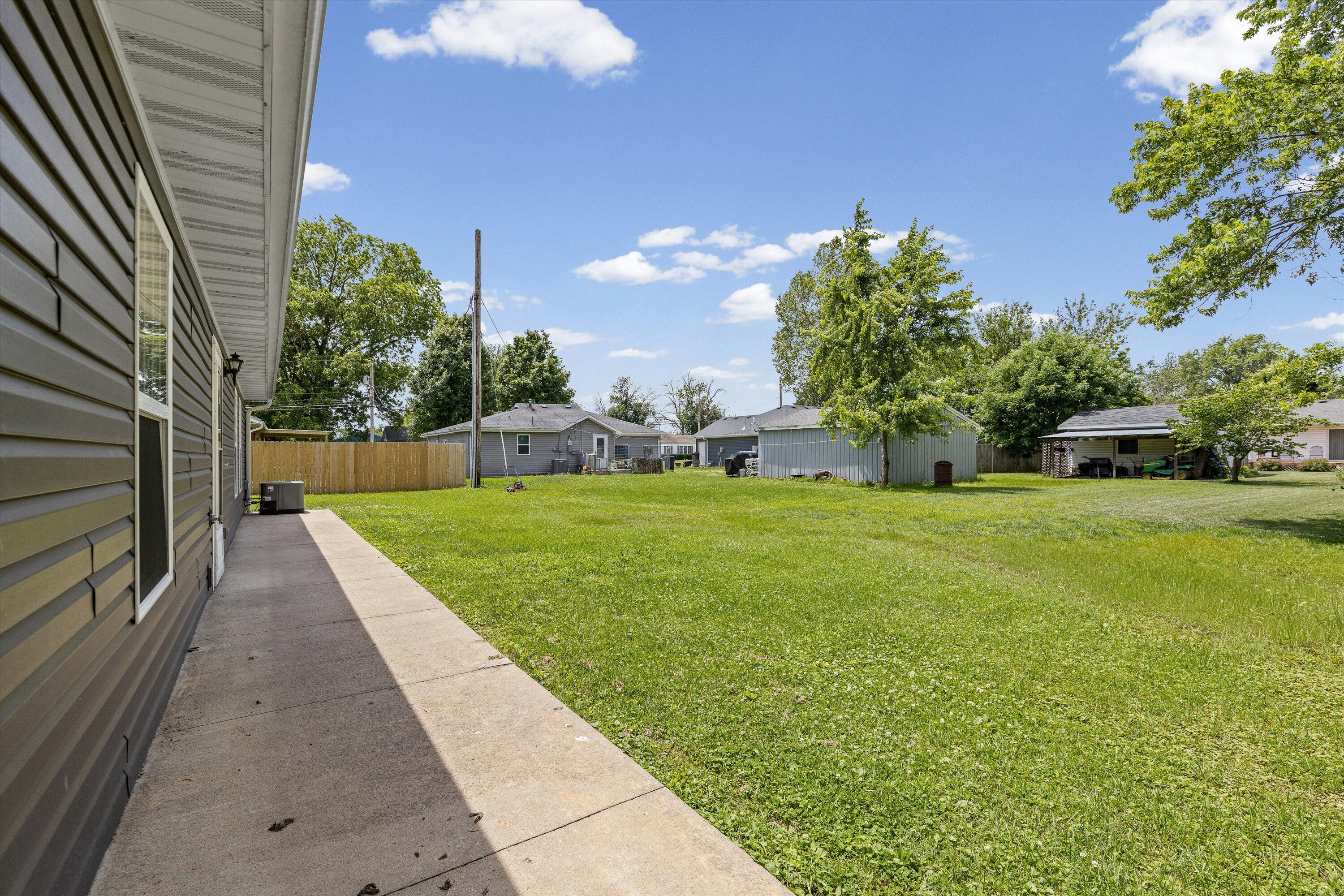 413 N Lee St Property Photo 17