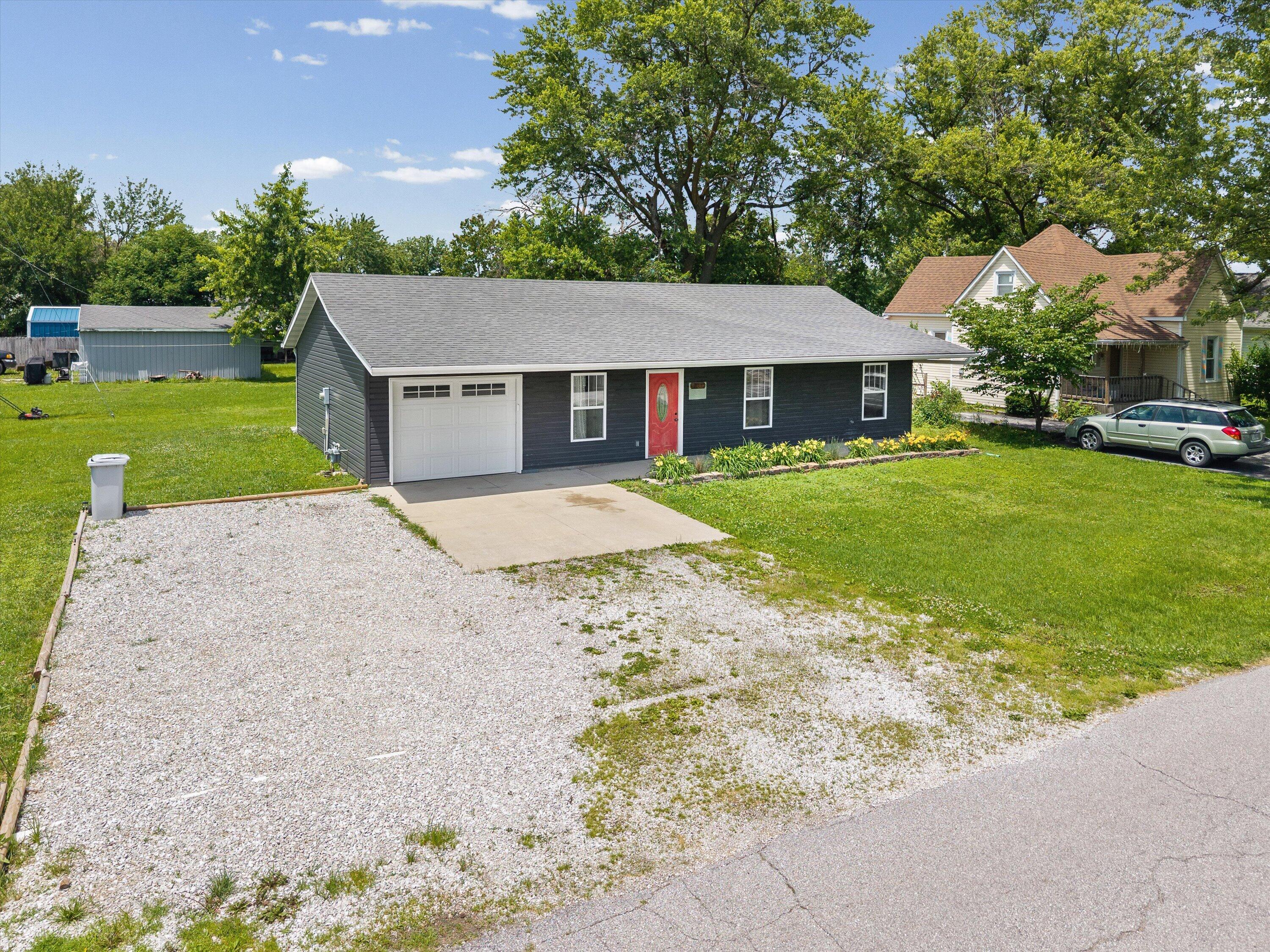 413 N Lee St Property Photo 19