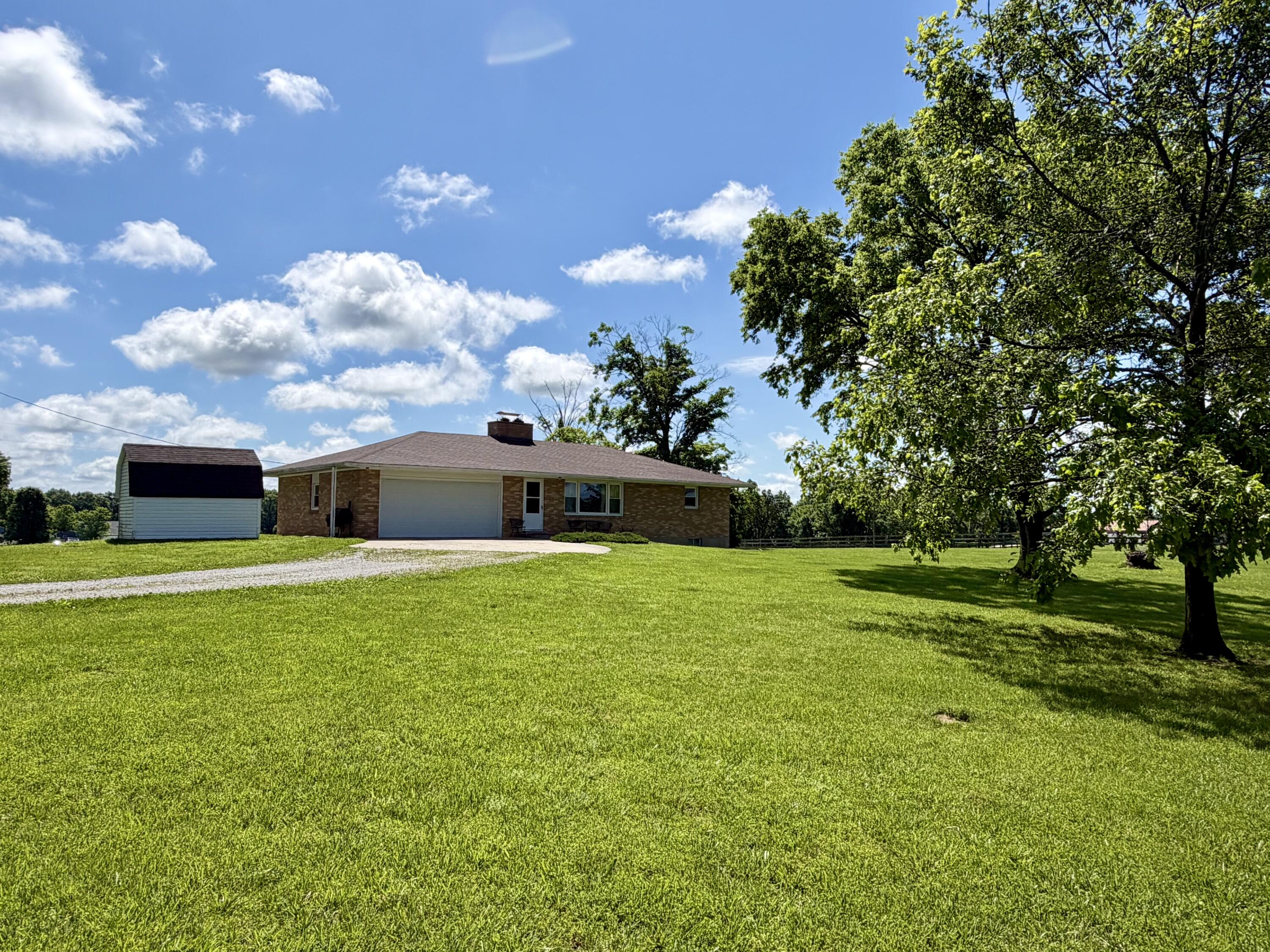 600 E Canole Rd Property Photo 1