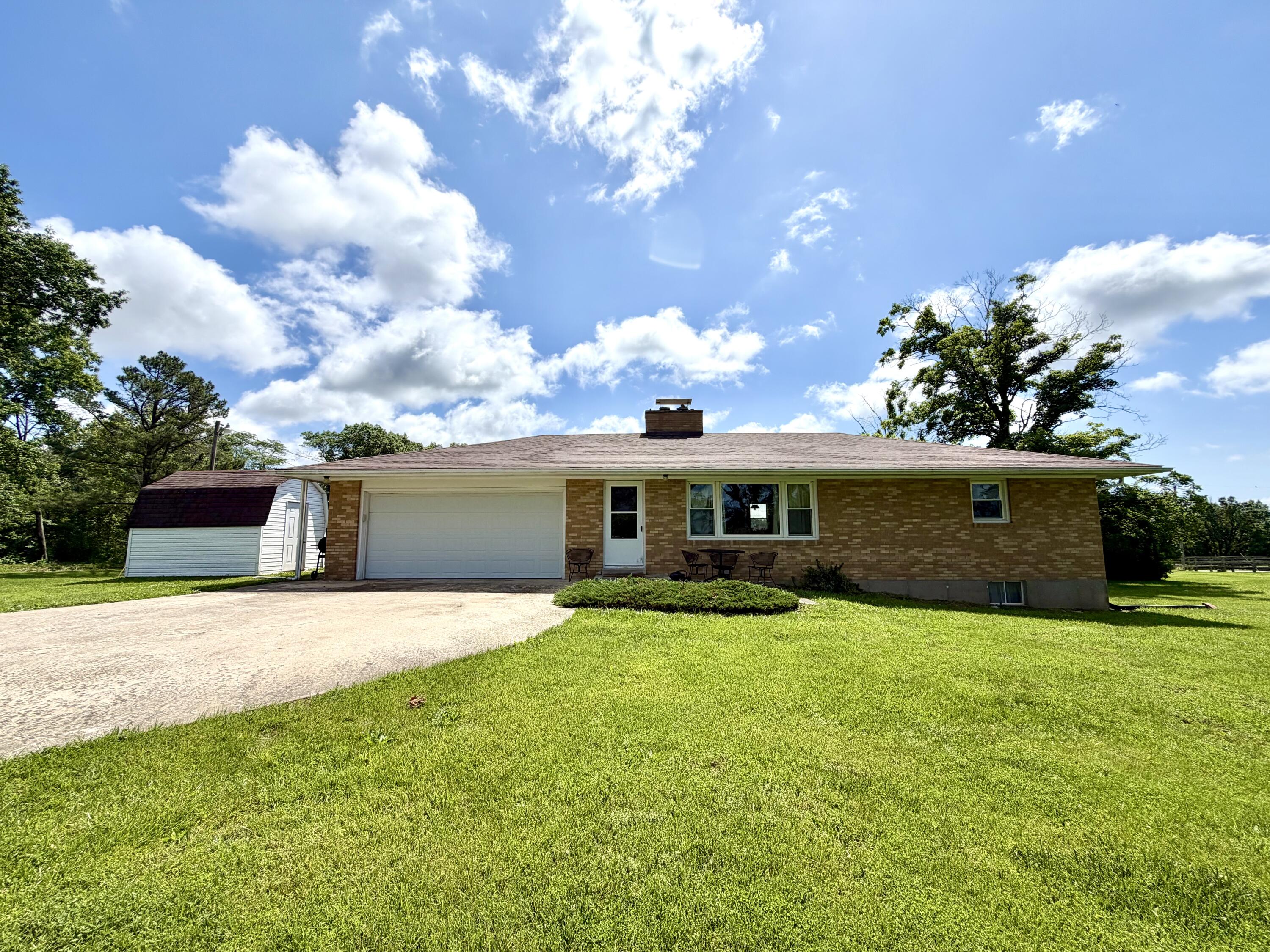 600 E Canole Rd Property Photo 2