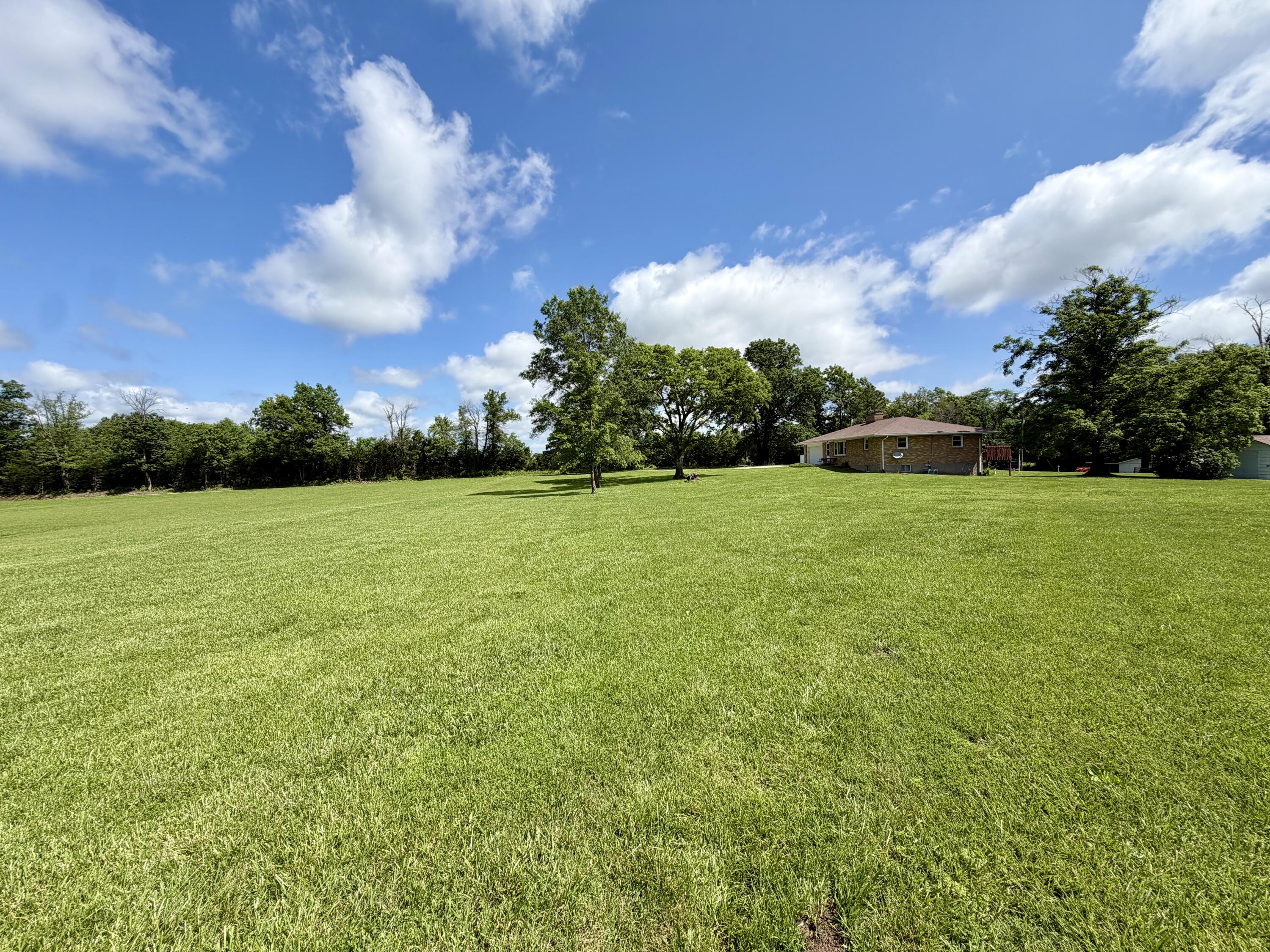 600 E Canole Rd Property Photo 4