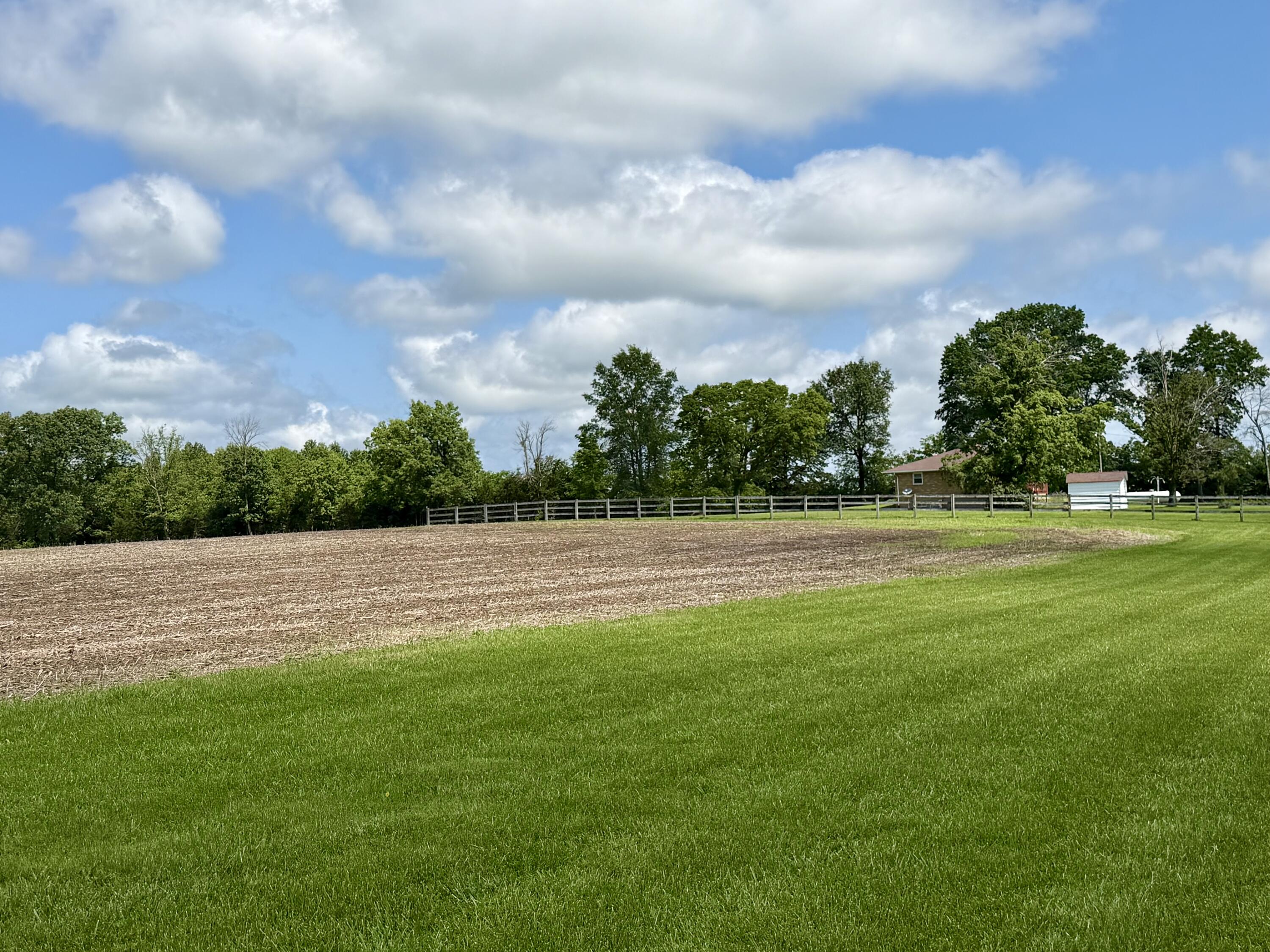 600 E Canole Rd Property Photo 9