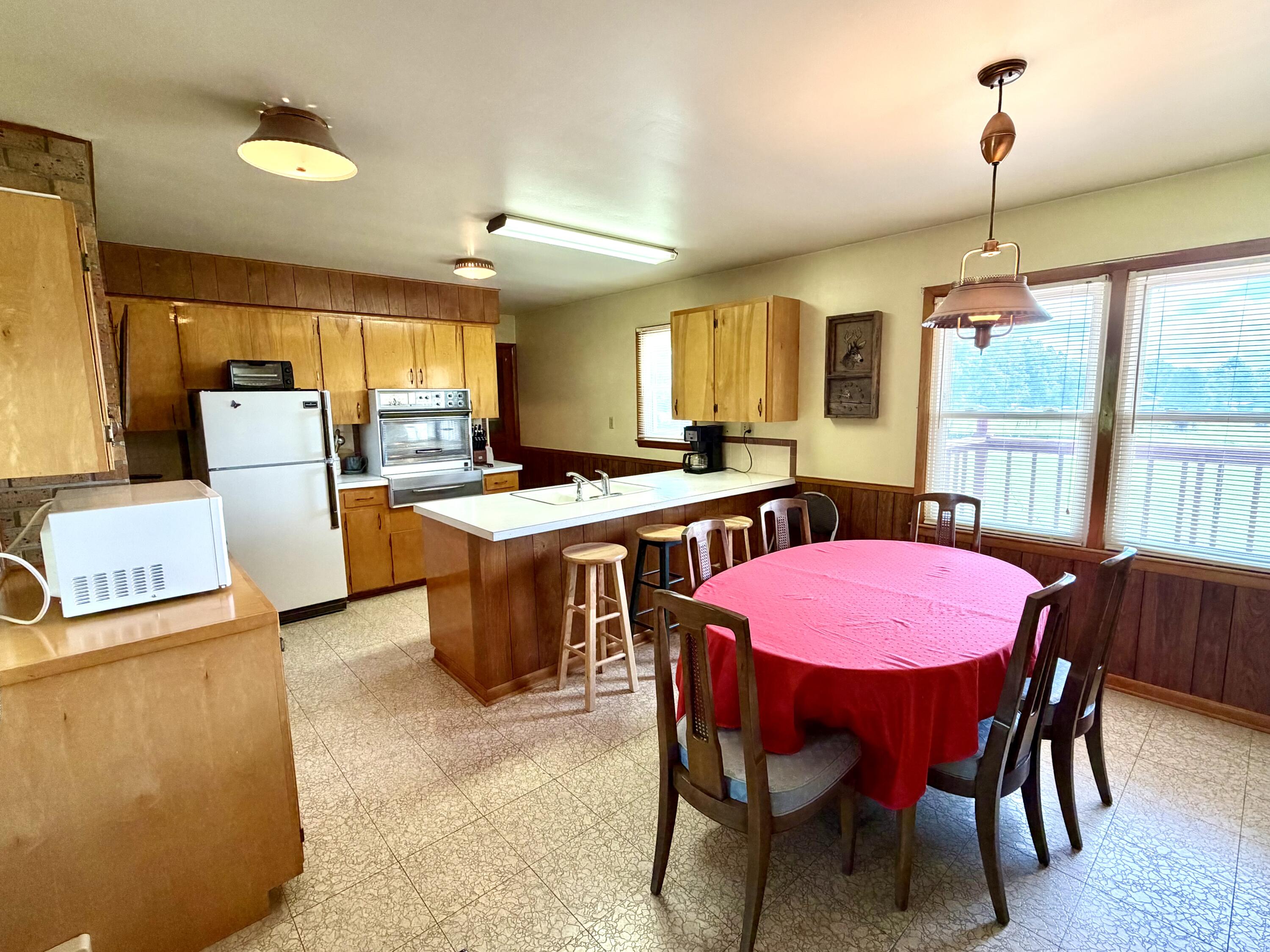 600 E Canole Rd Property Photo 15