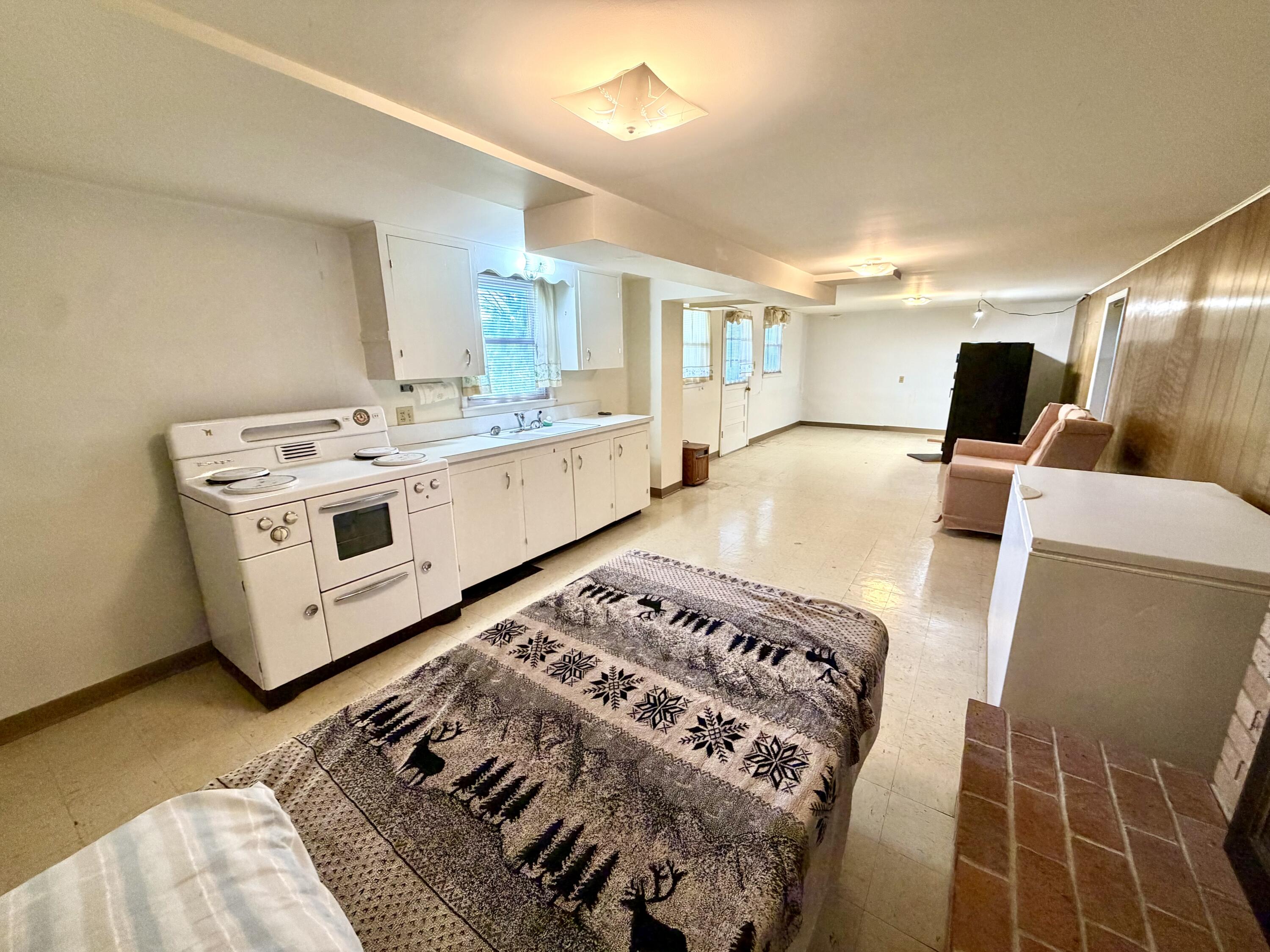 600 E Canole Rd Property Photo 21