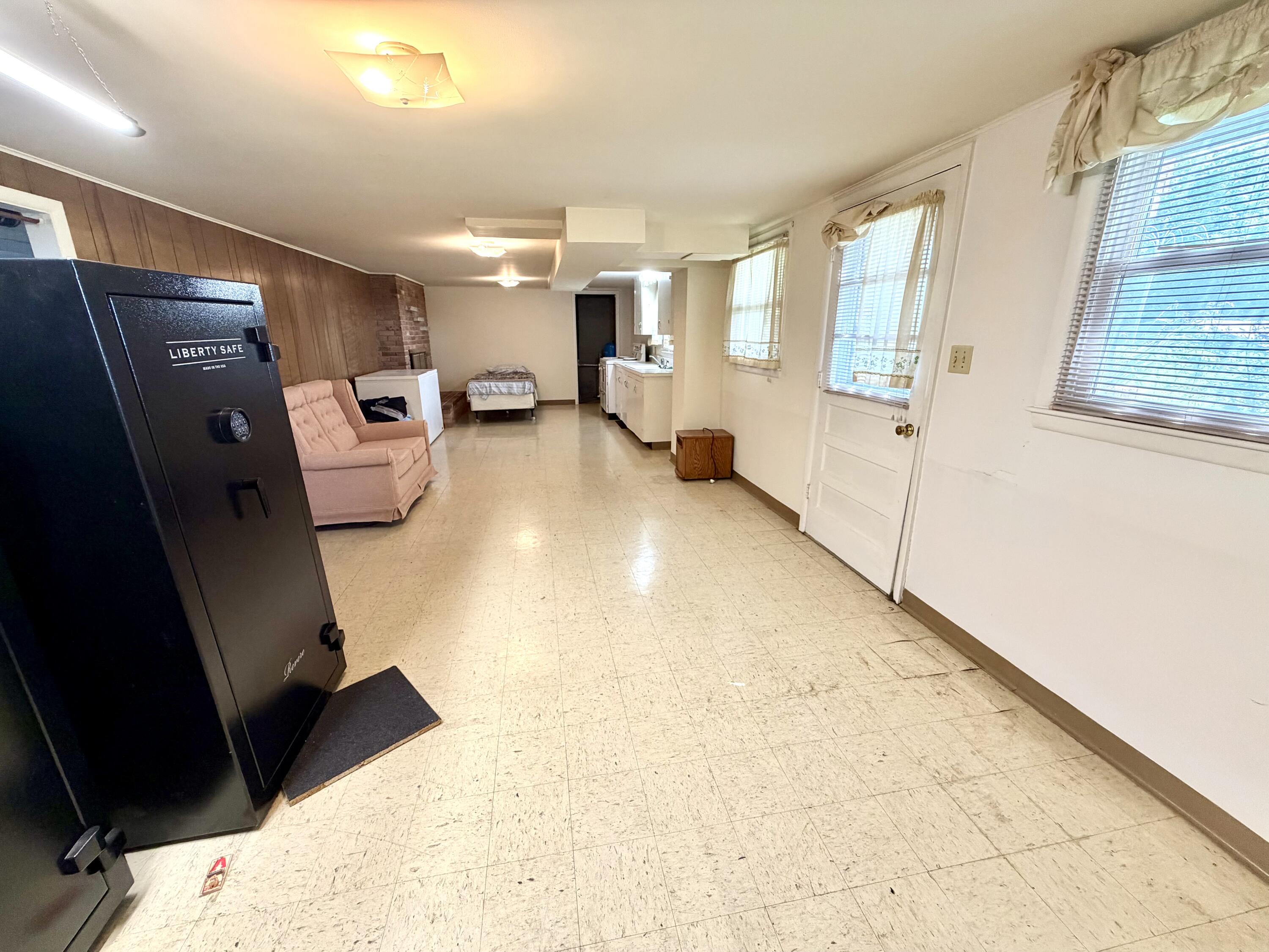 600 E Canole Rd Property Photo 22
