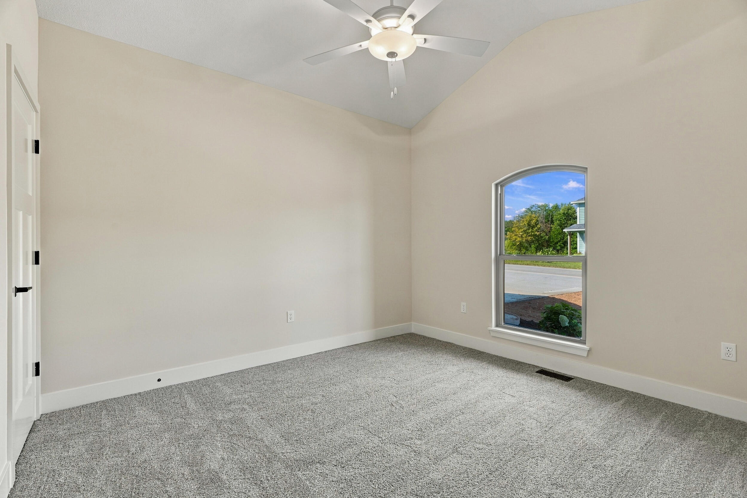 25321 Silvercrest Ct Property Photo 28