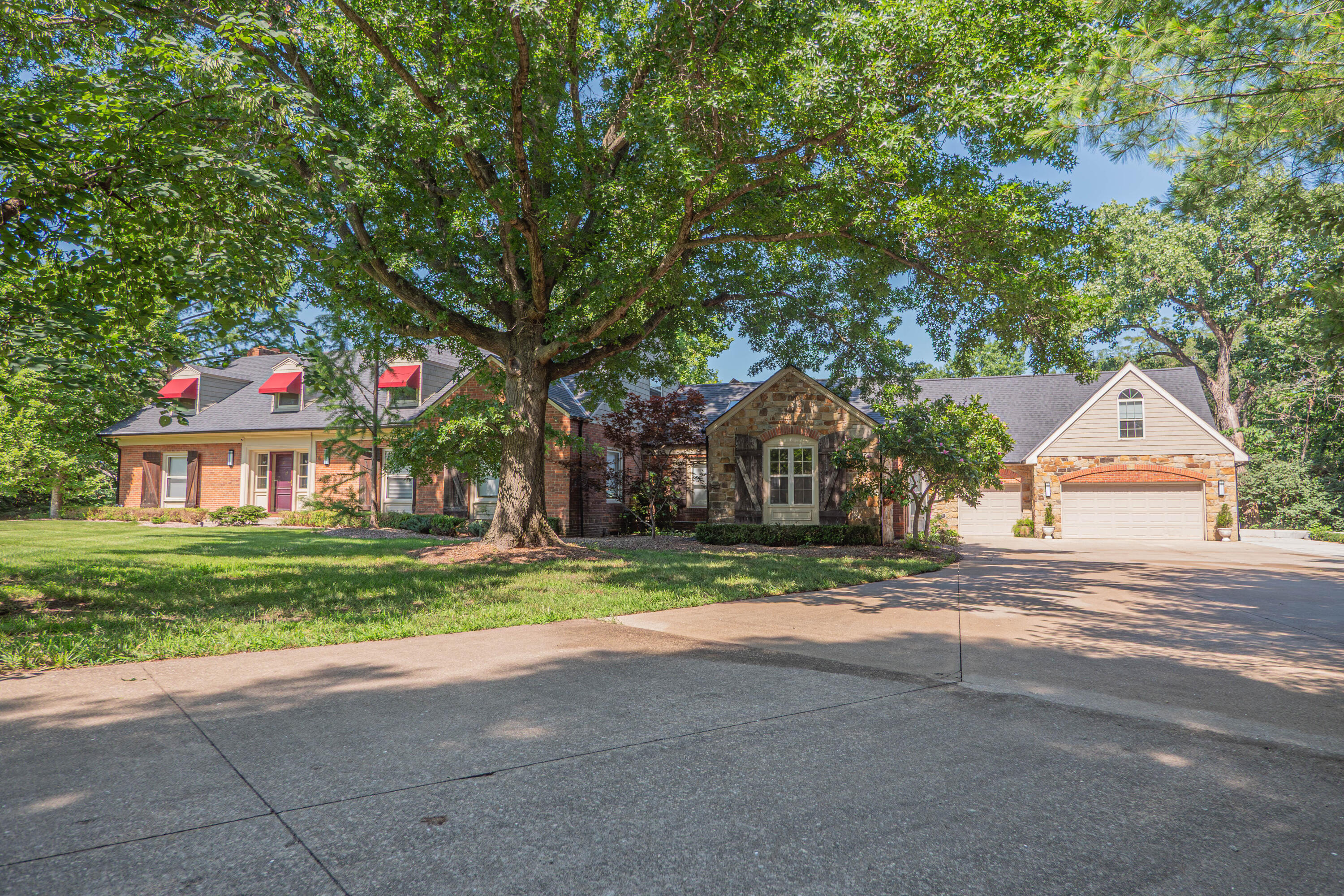 4 Fair Oaks Rd Property Photo 3