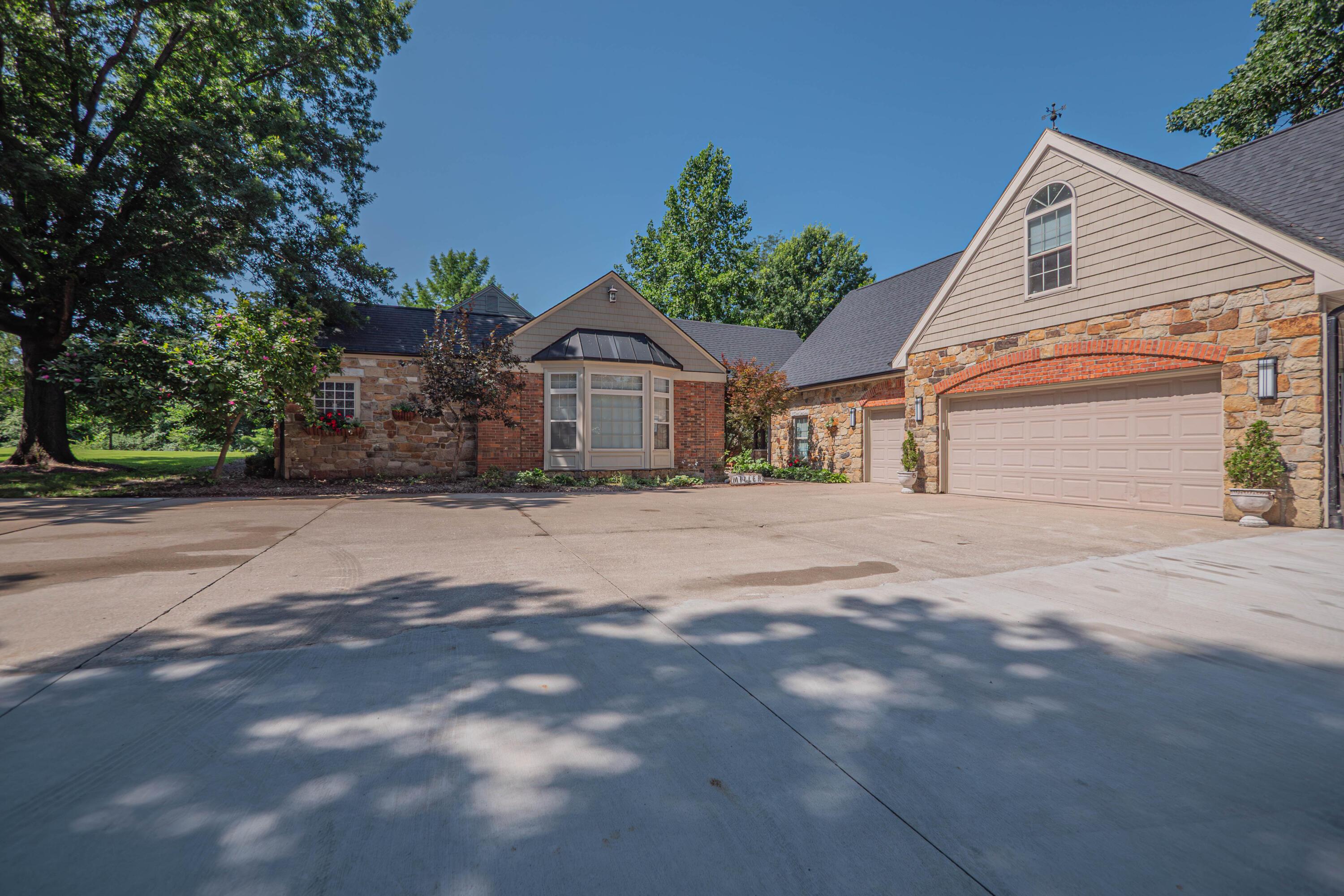 4 Fair Oaks Rd Property Photo 4