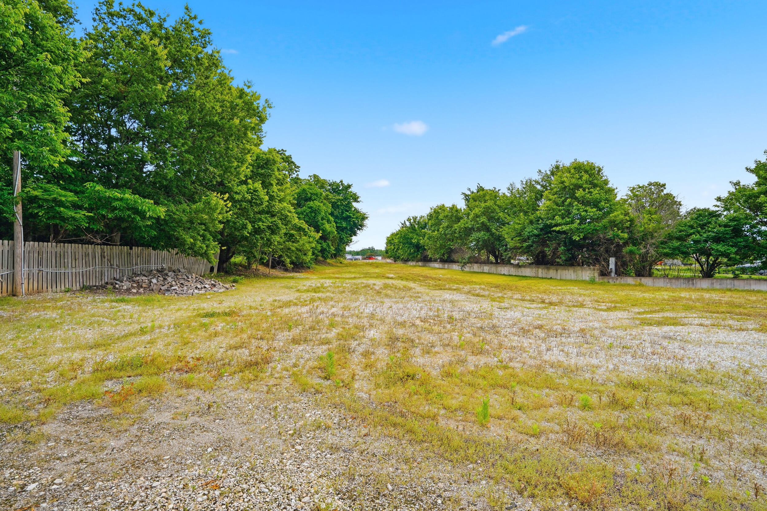 E Shalimar Dr Property Photo 13