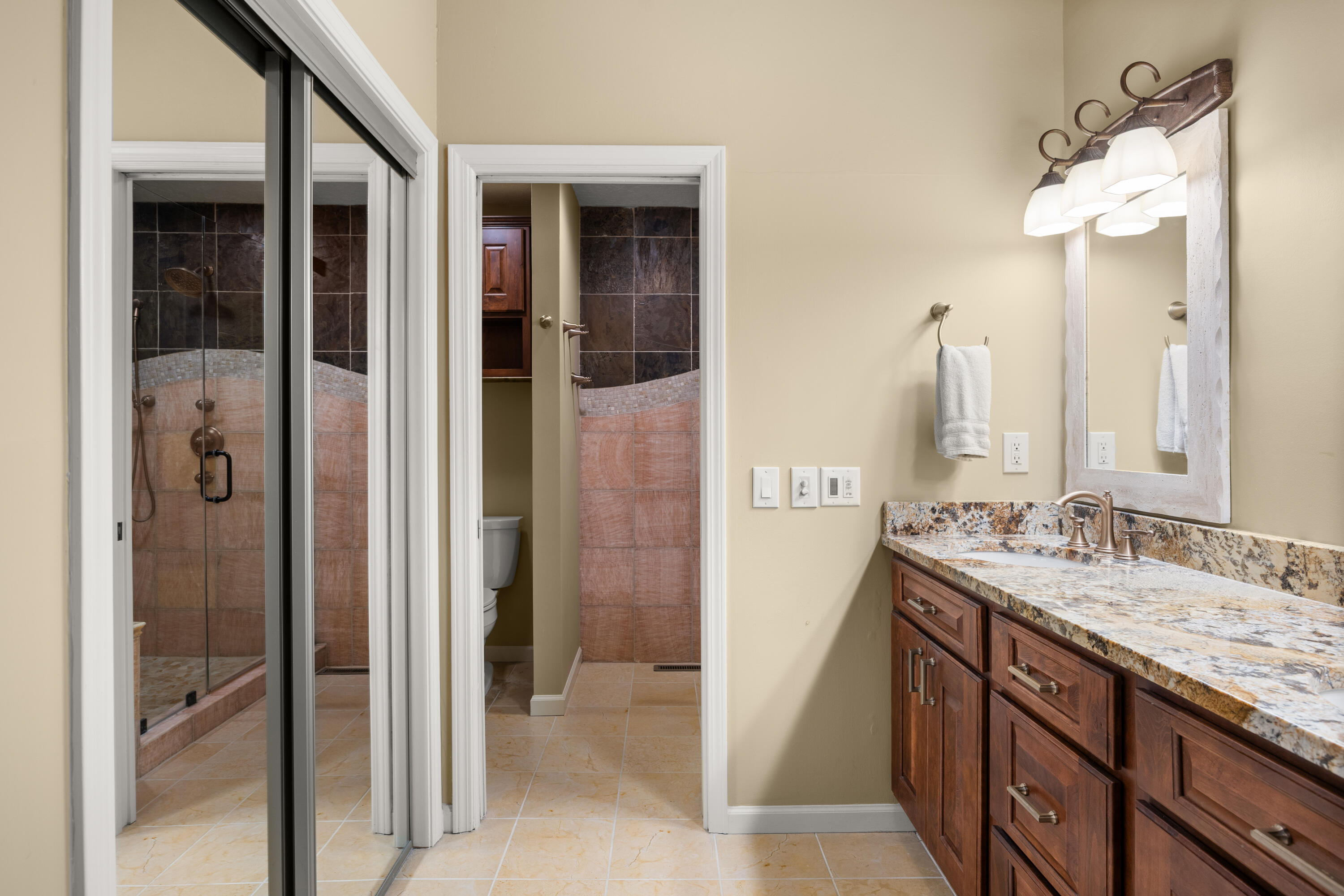 6620 E Lake Point Dr 18 Property Photo 32