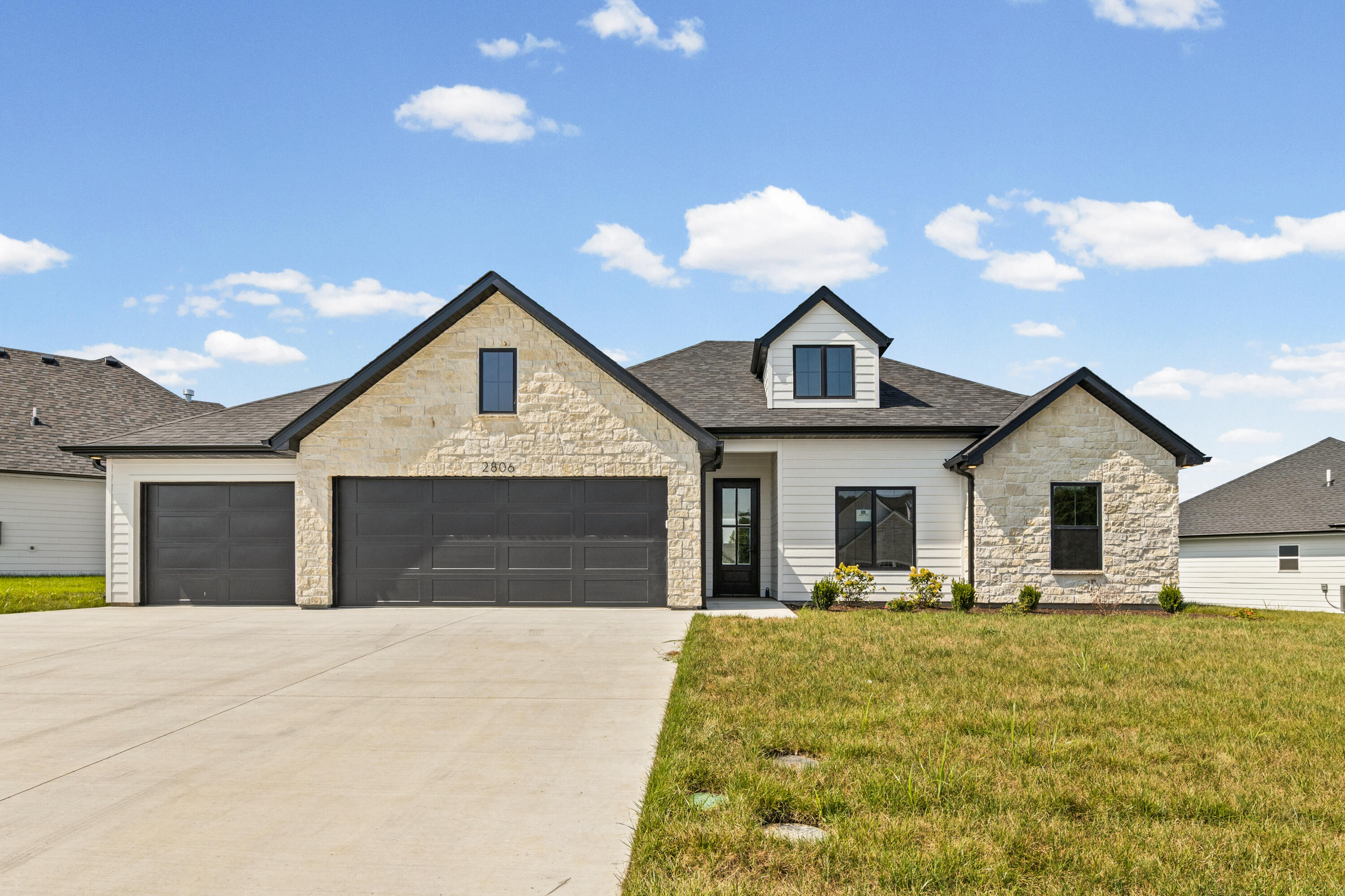 2806 Misty Flower Dr Property Photo 1