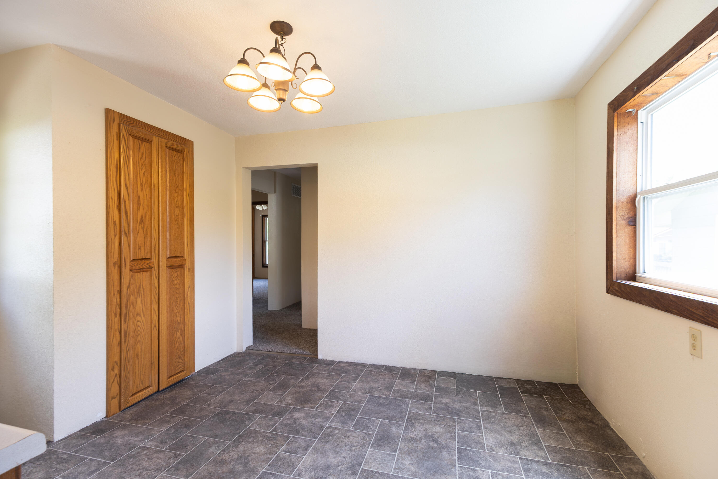 1055 Bond St Property Photo 7