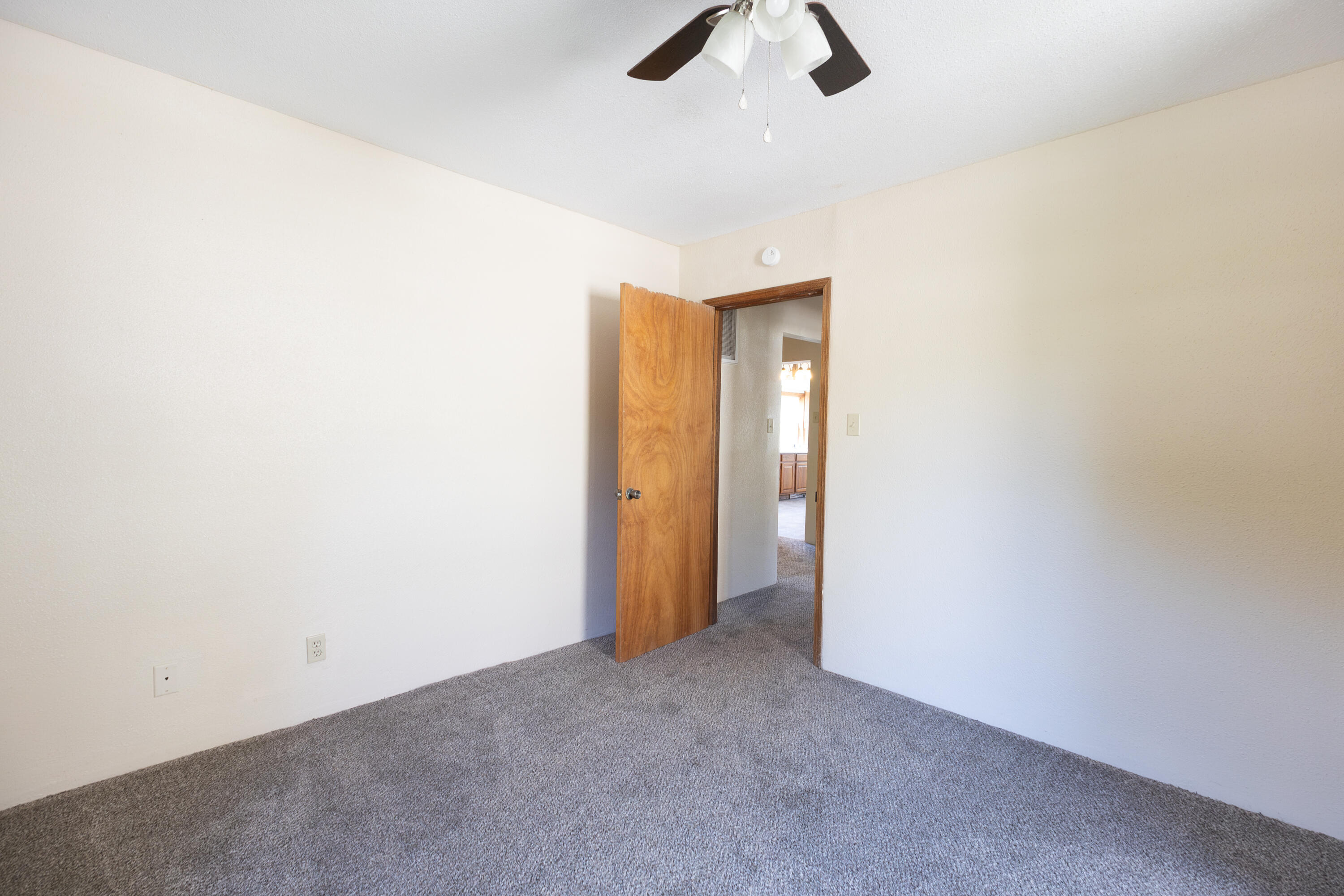 1055 Bond St Property Photo 9