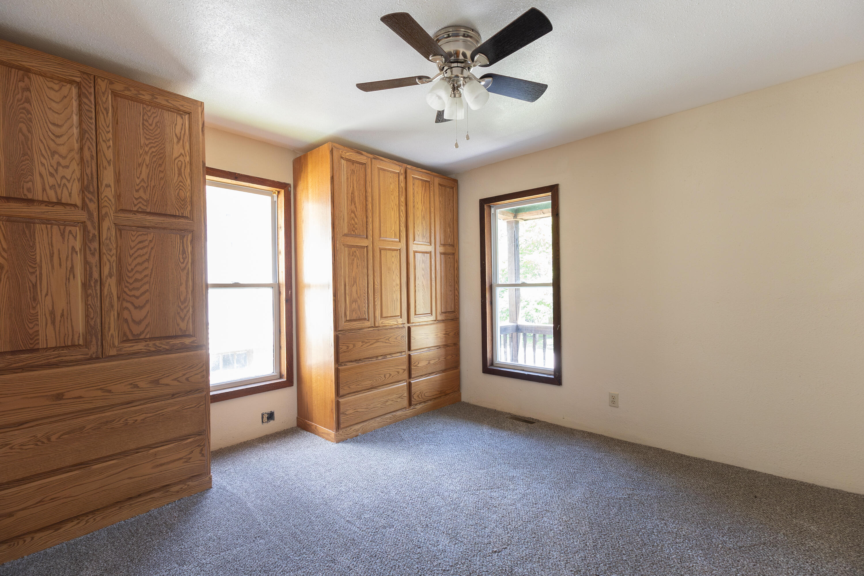 1055 Bond St Property Photo 10
