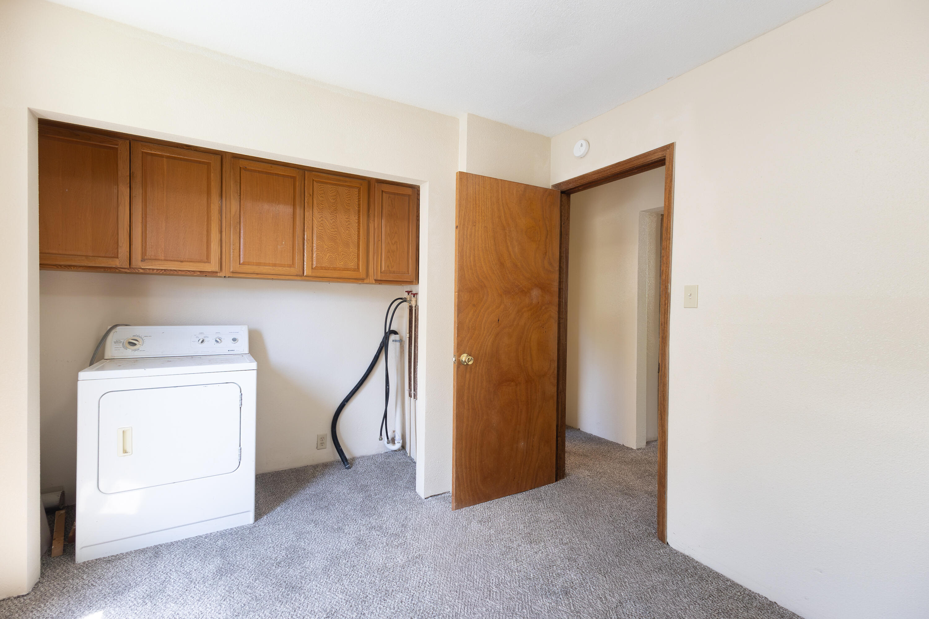 1055 Bond St Property Photo 16