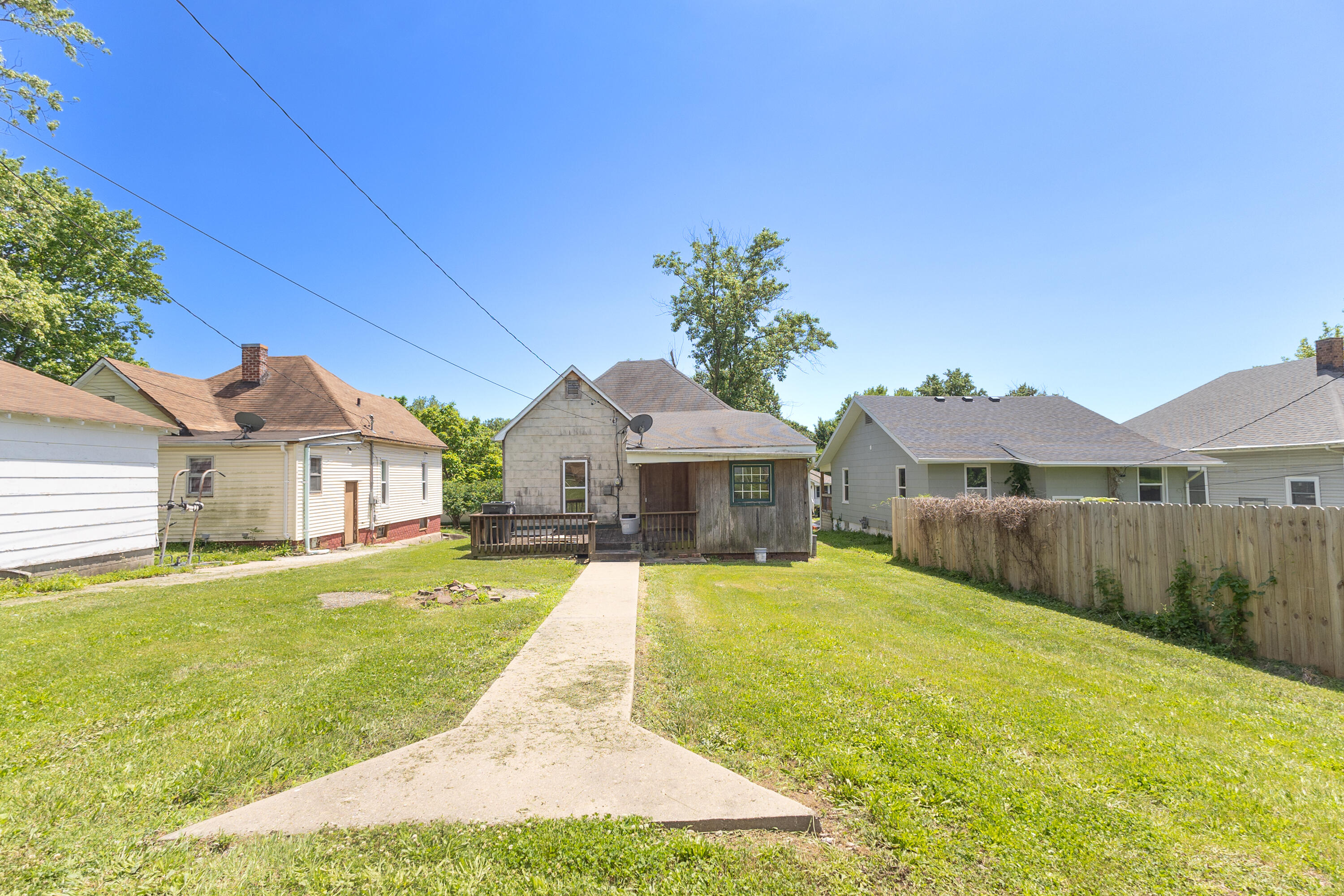 1055 Bond St Property Photo 19
