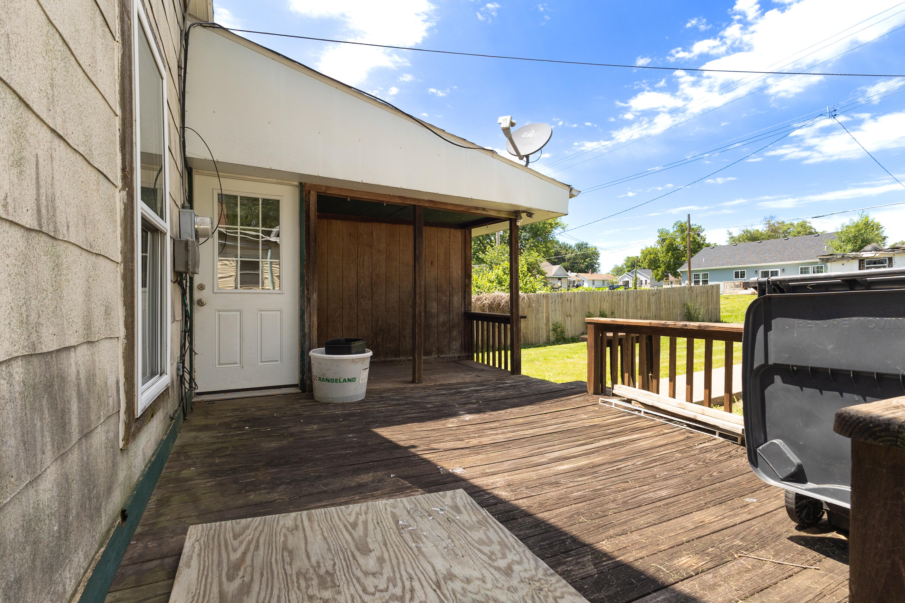 1055 Bond St Property Photo 20
