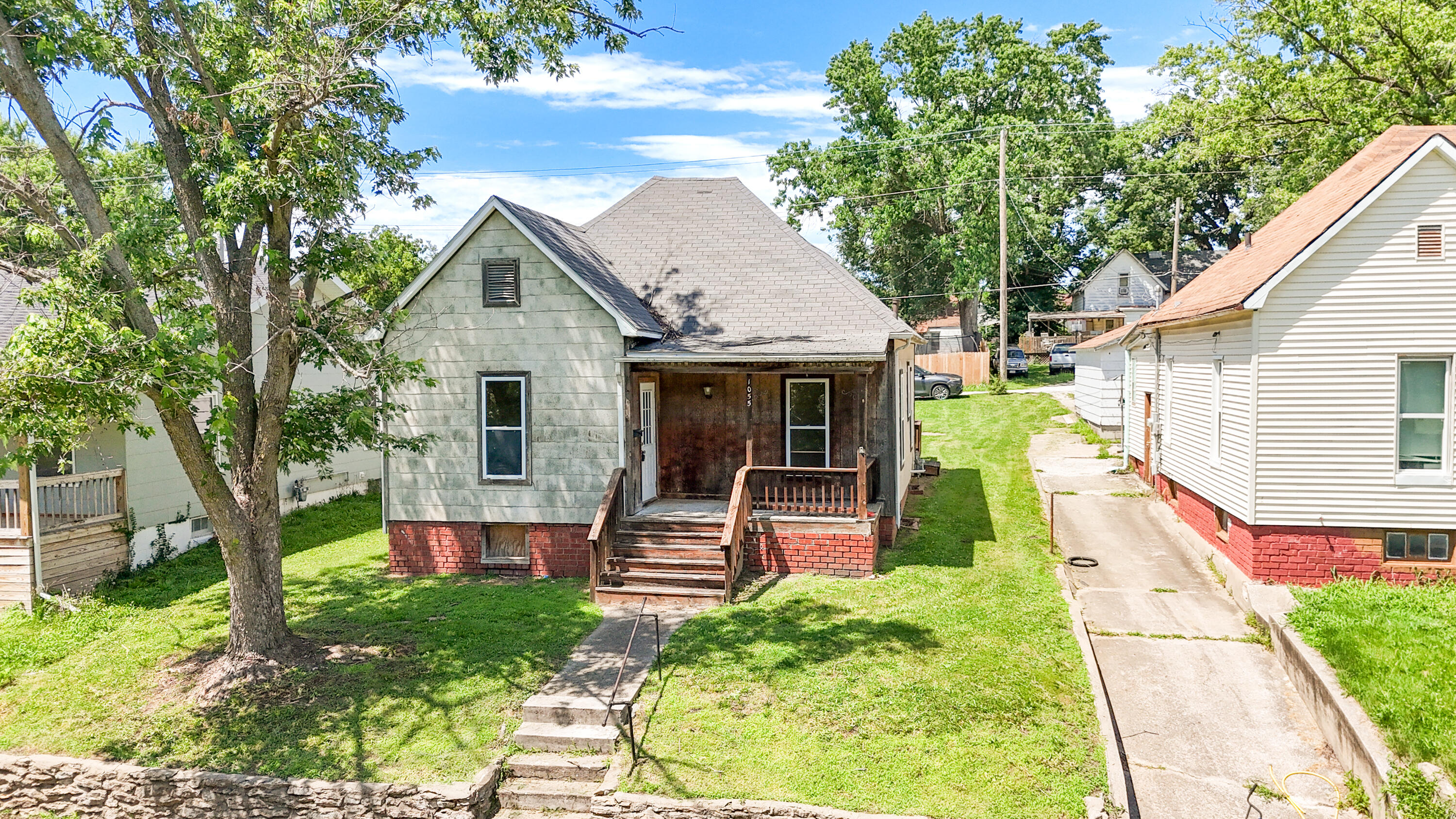 1055 Bond St Property Photo 22