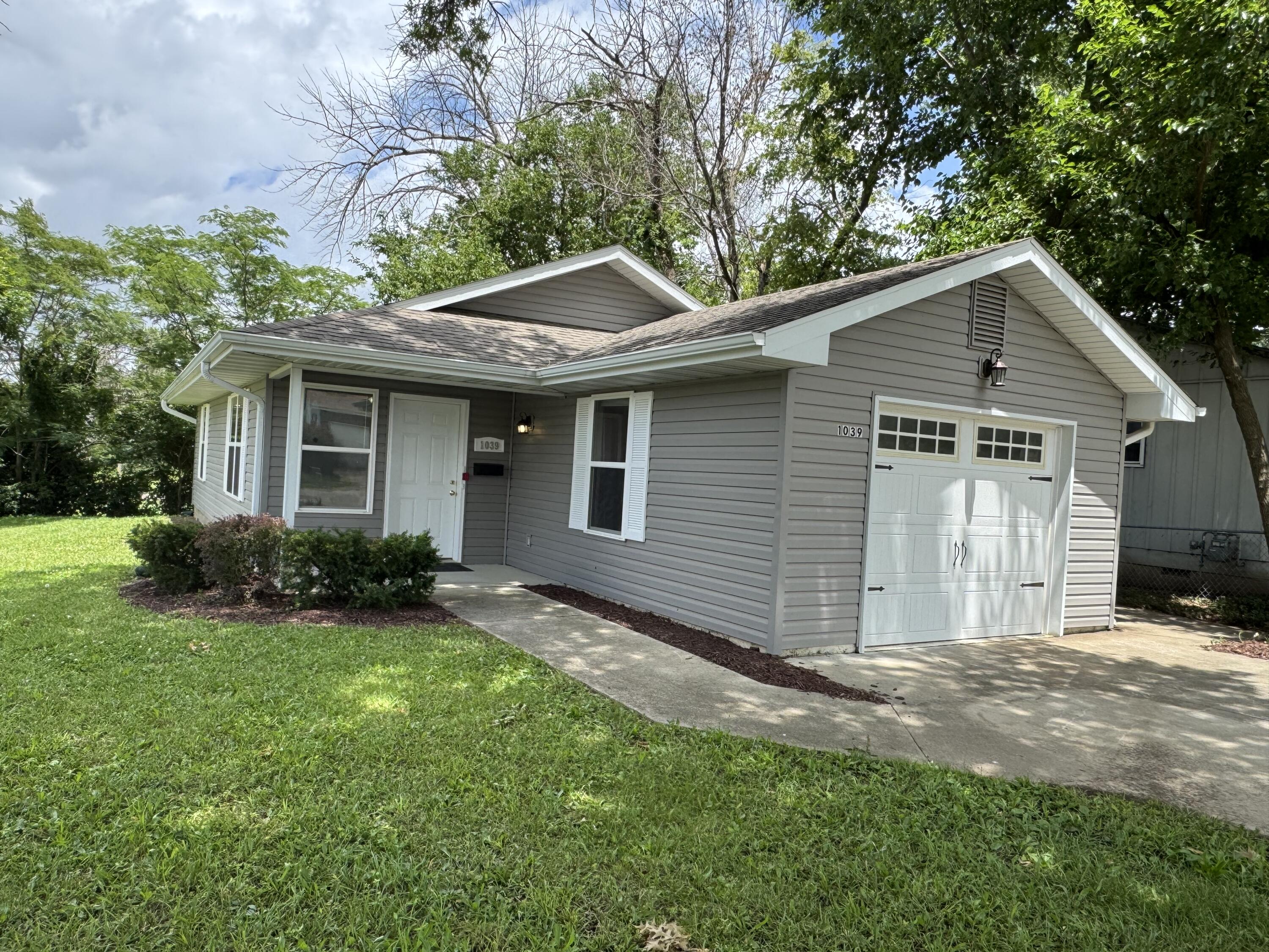 1039 CARRICO ST Property Photo 1