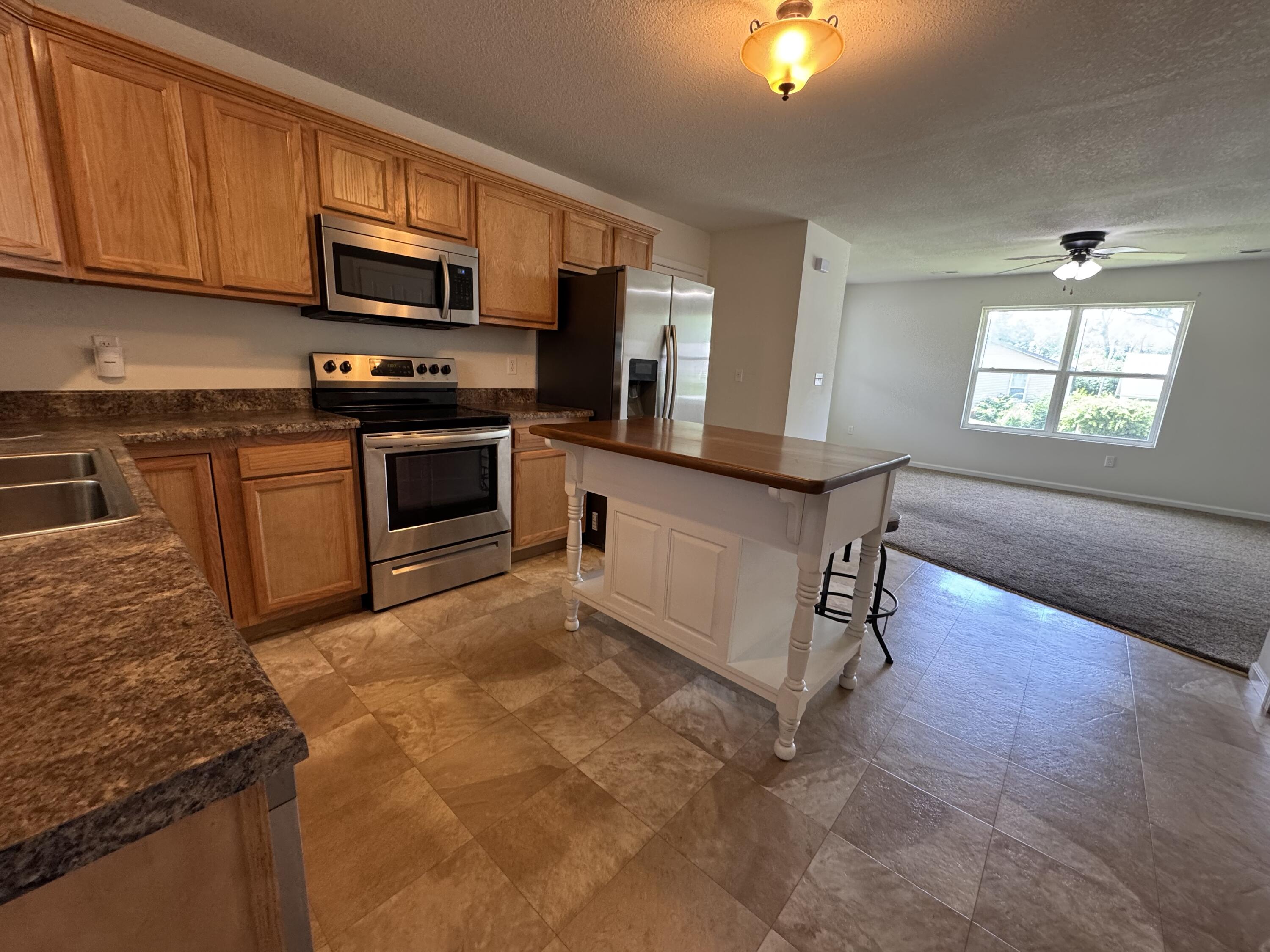 1039 Carrico St Property Photo 8