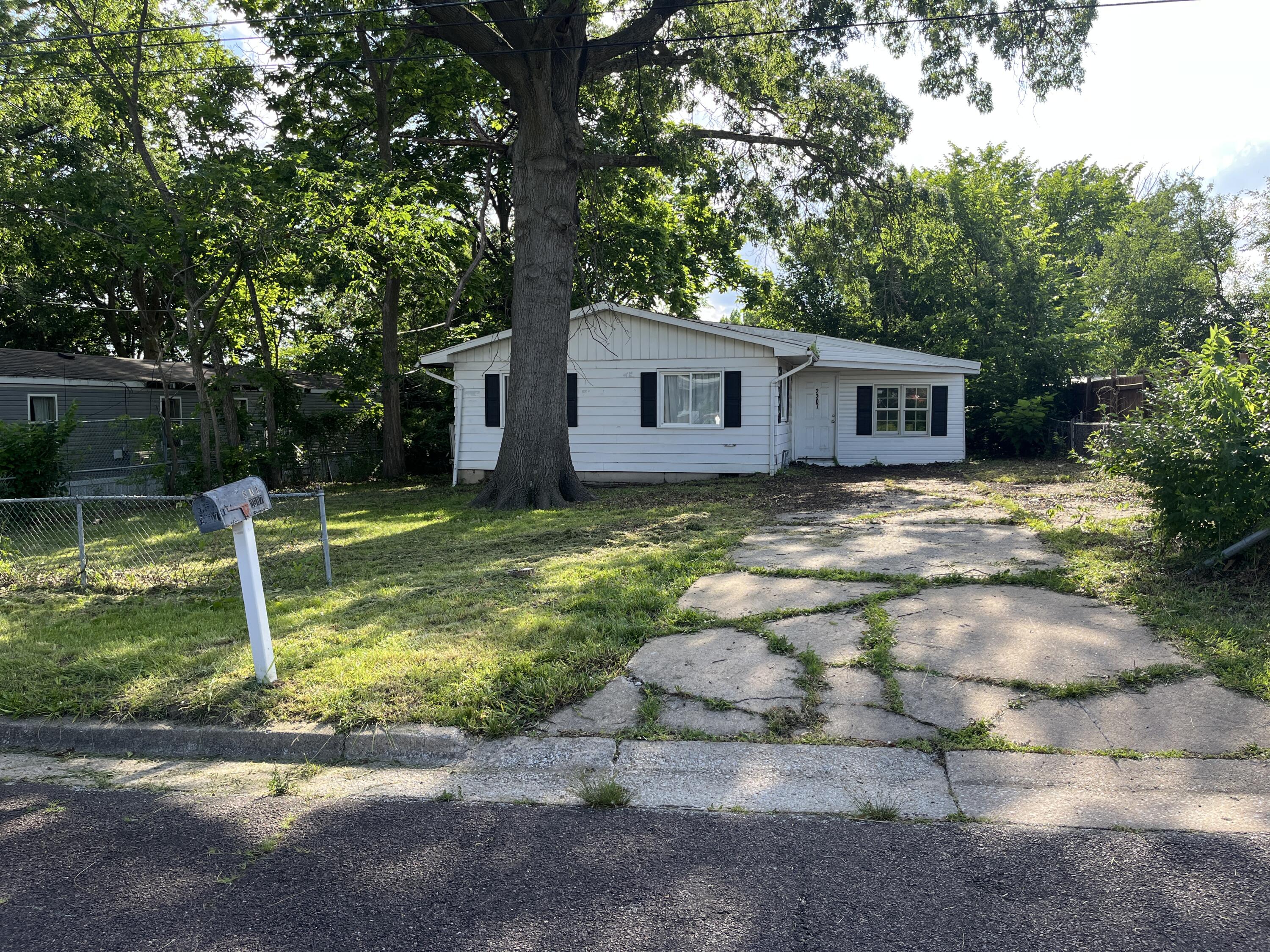 2307 Andy Dr Property Photo 1