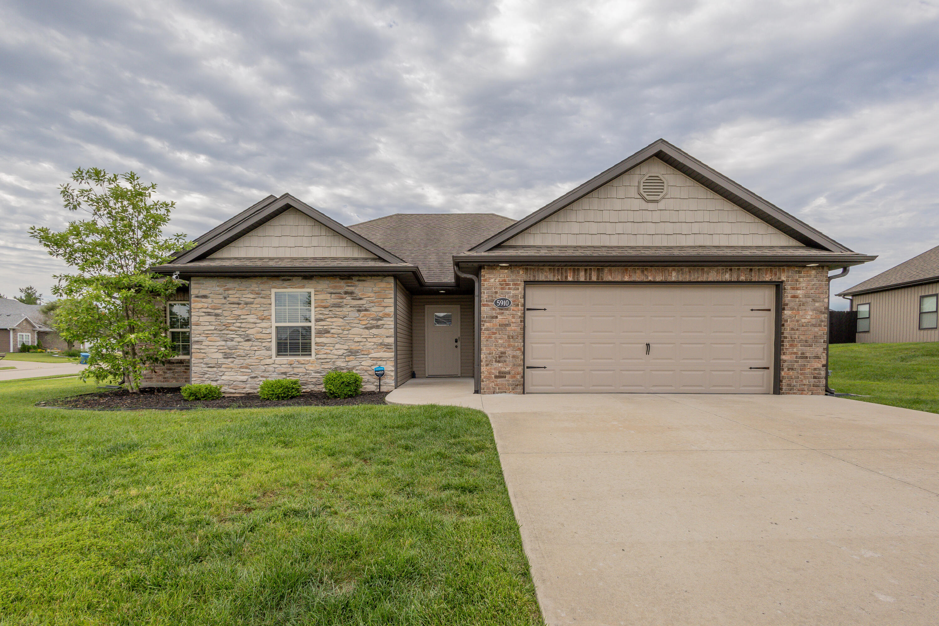 5910 Eagle Lake Dr Property Photo 1