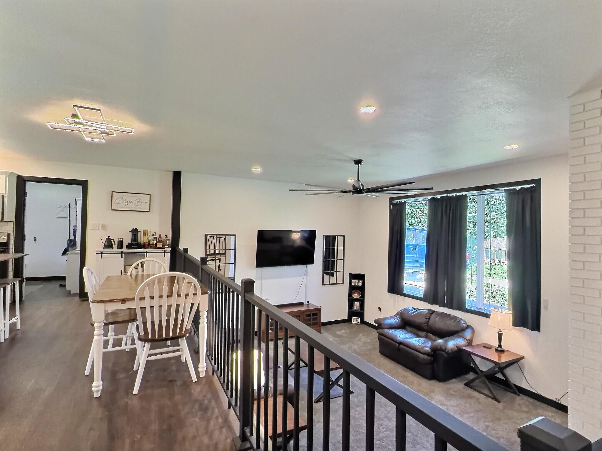 2901 Kenborg Property Photo 4