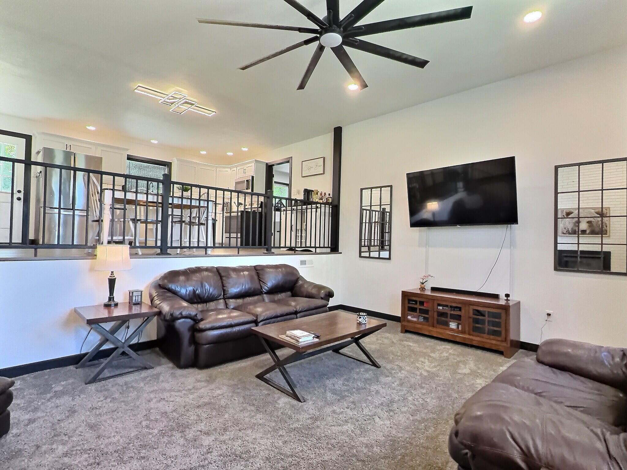 2901 Kenborg Property Photo 6