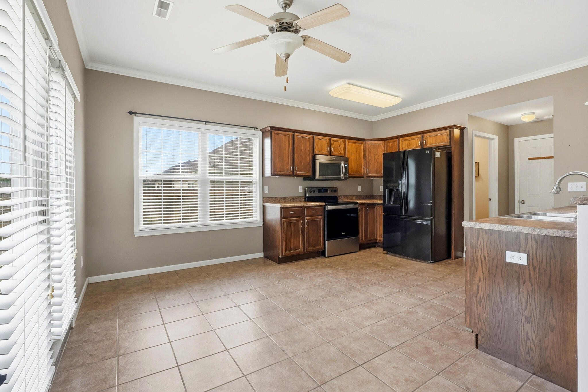 208 Port Way Property Photo 8