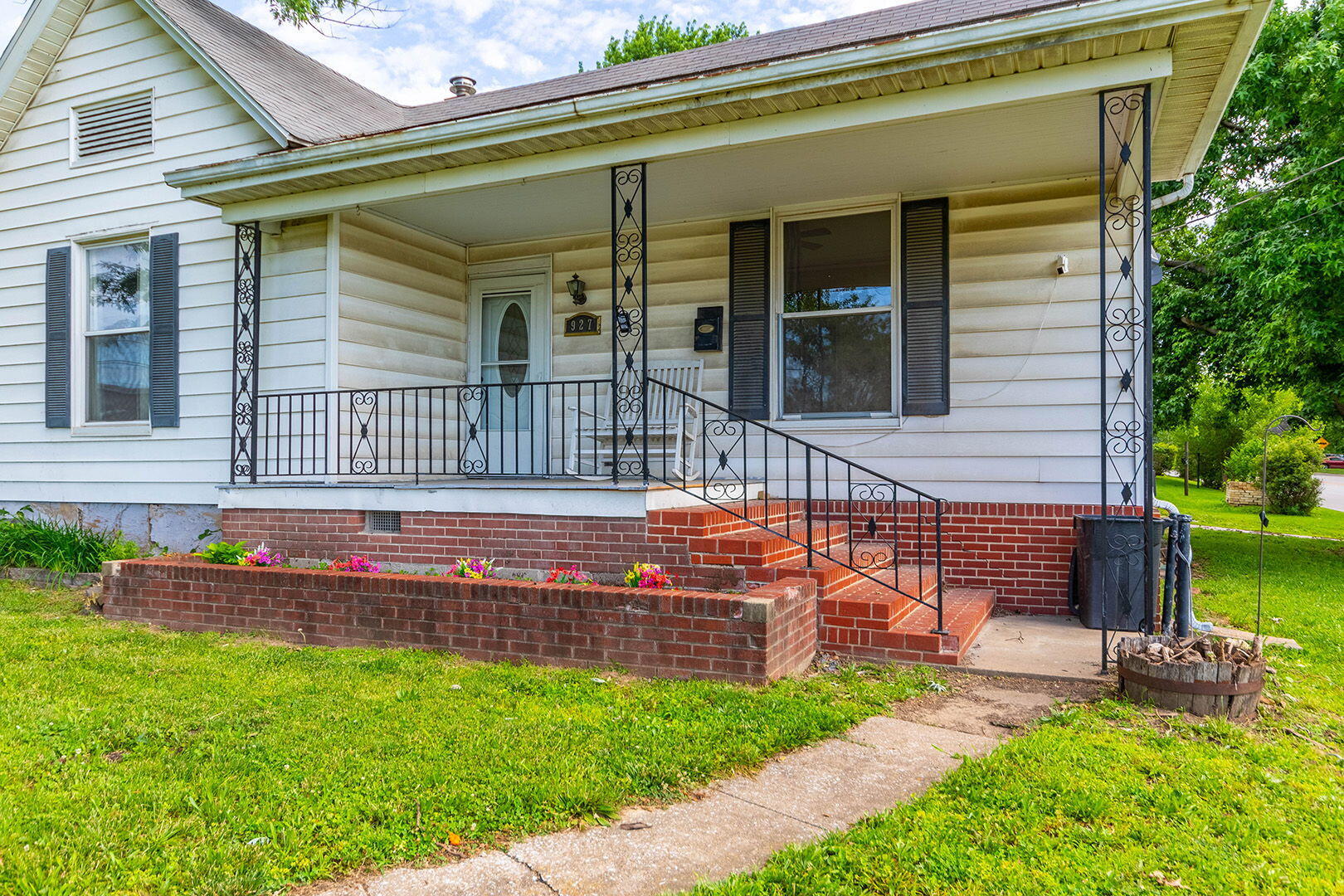 927 E Promenade St Property Photo 4