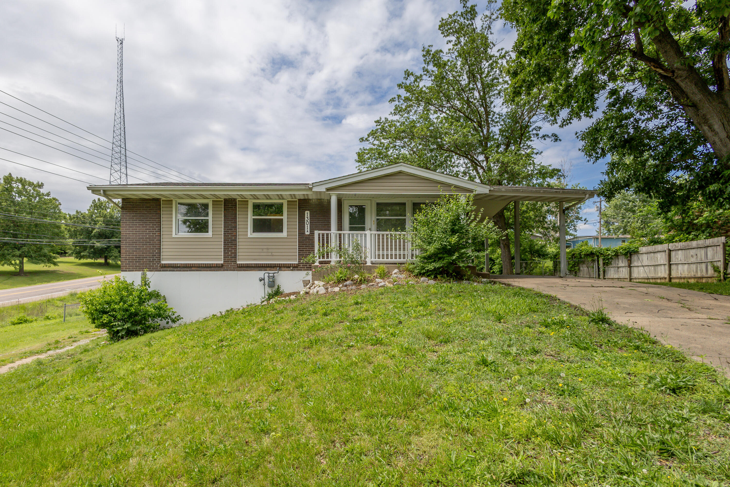 1301 Dawn Ridge Rd Property Photo 1