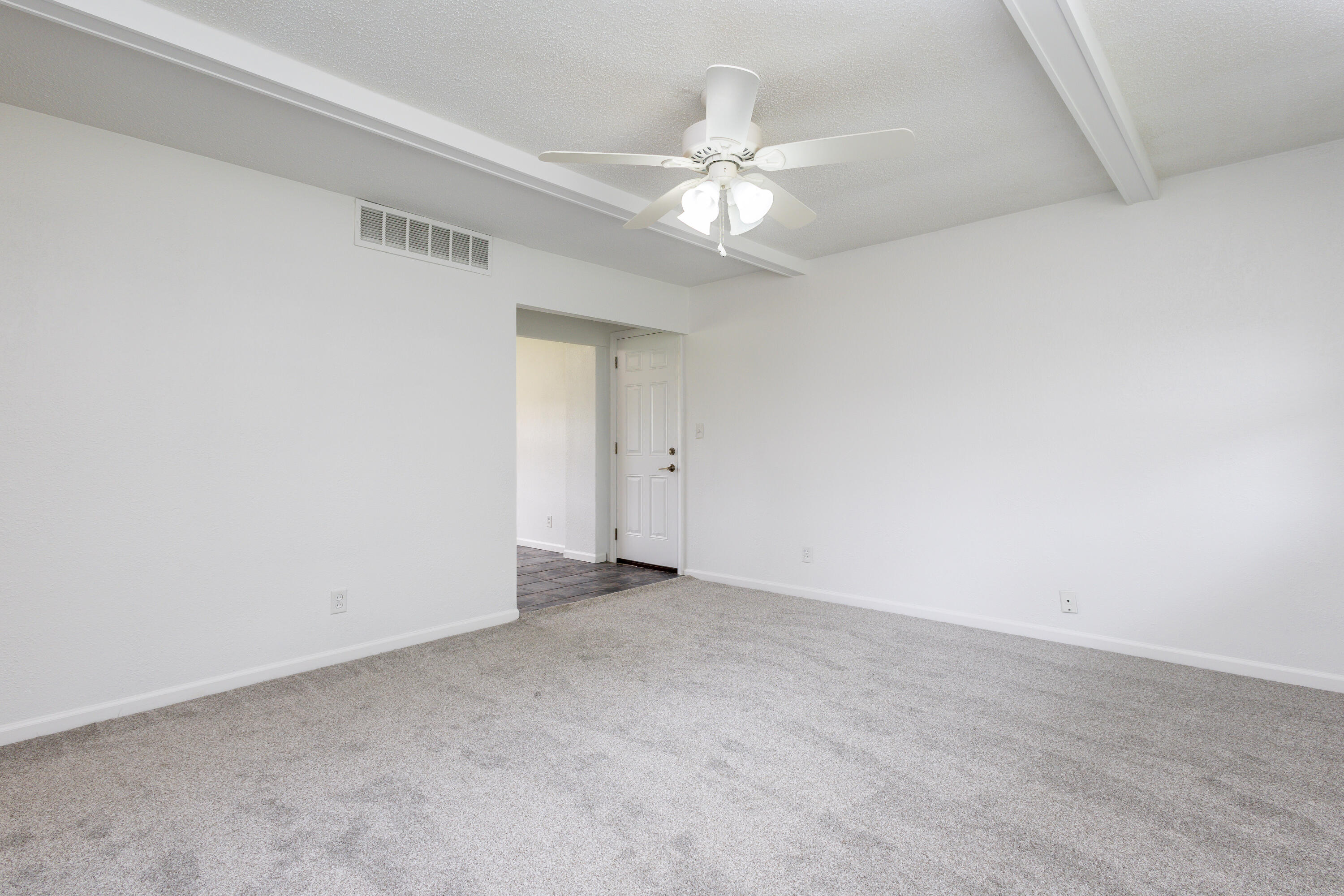 1301 Dawn Ridge Rd Property Photo 3