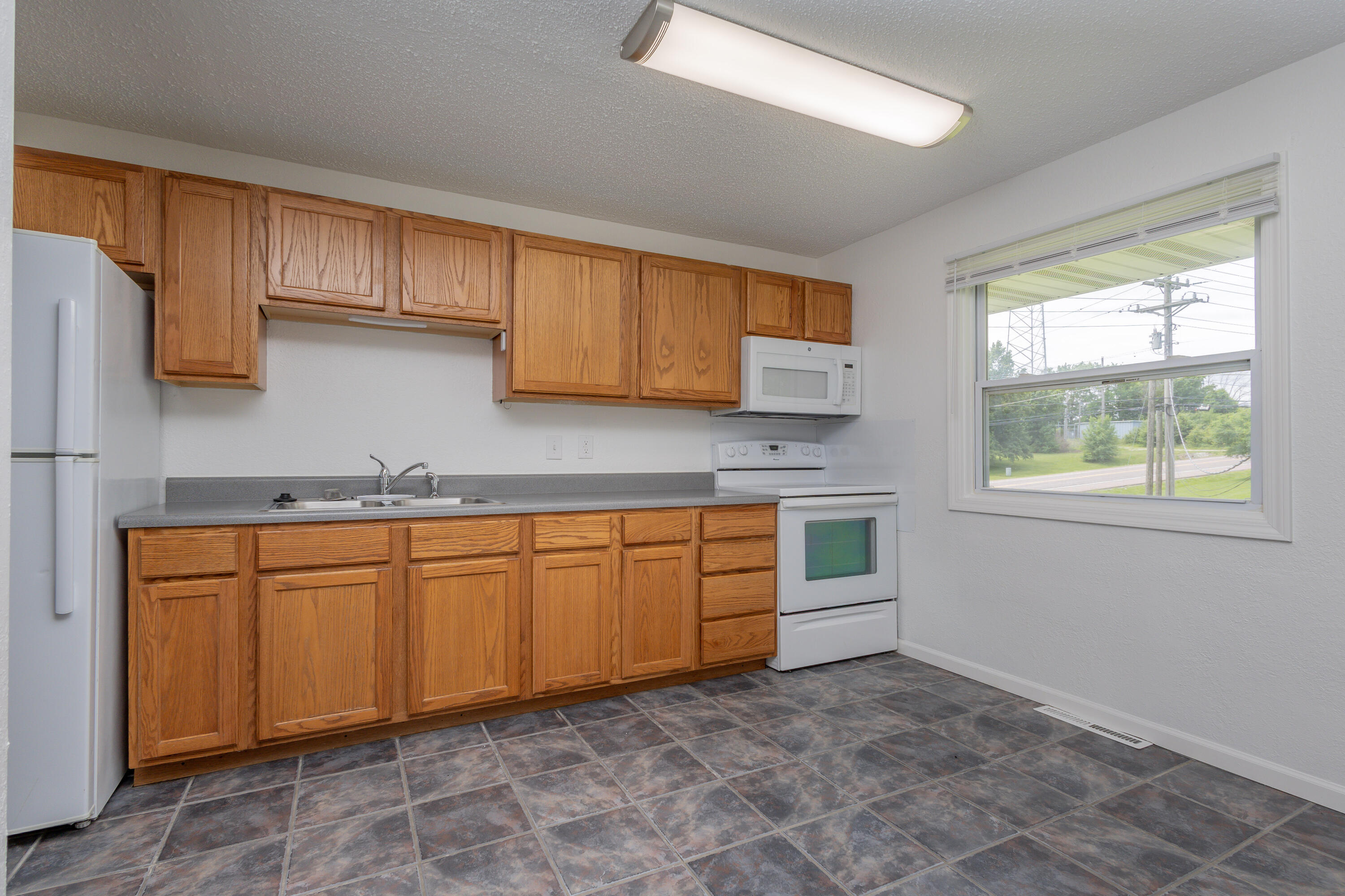 1301 Dawn Ridge Rd Property Photo 5