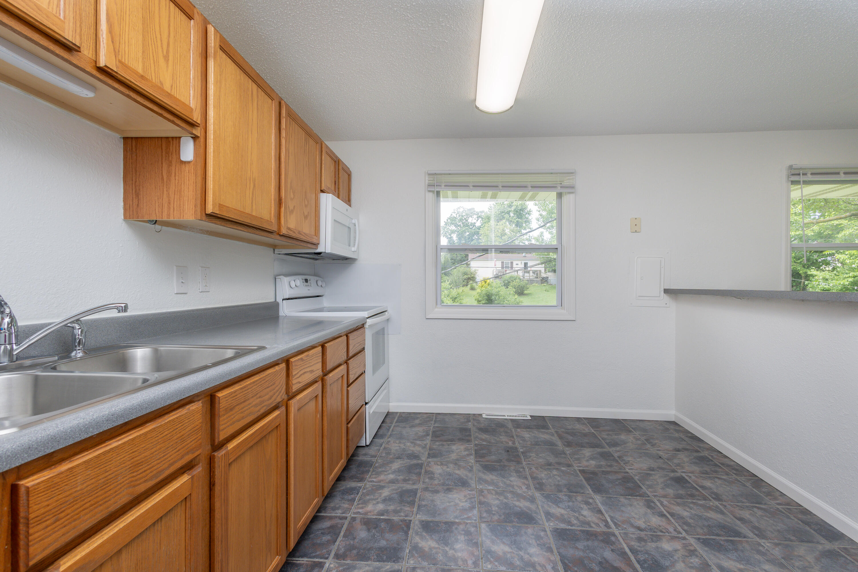 1301 Dawn Ridge Rd Property Photo 6