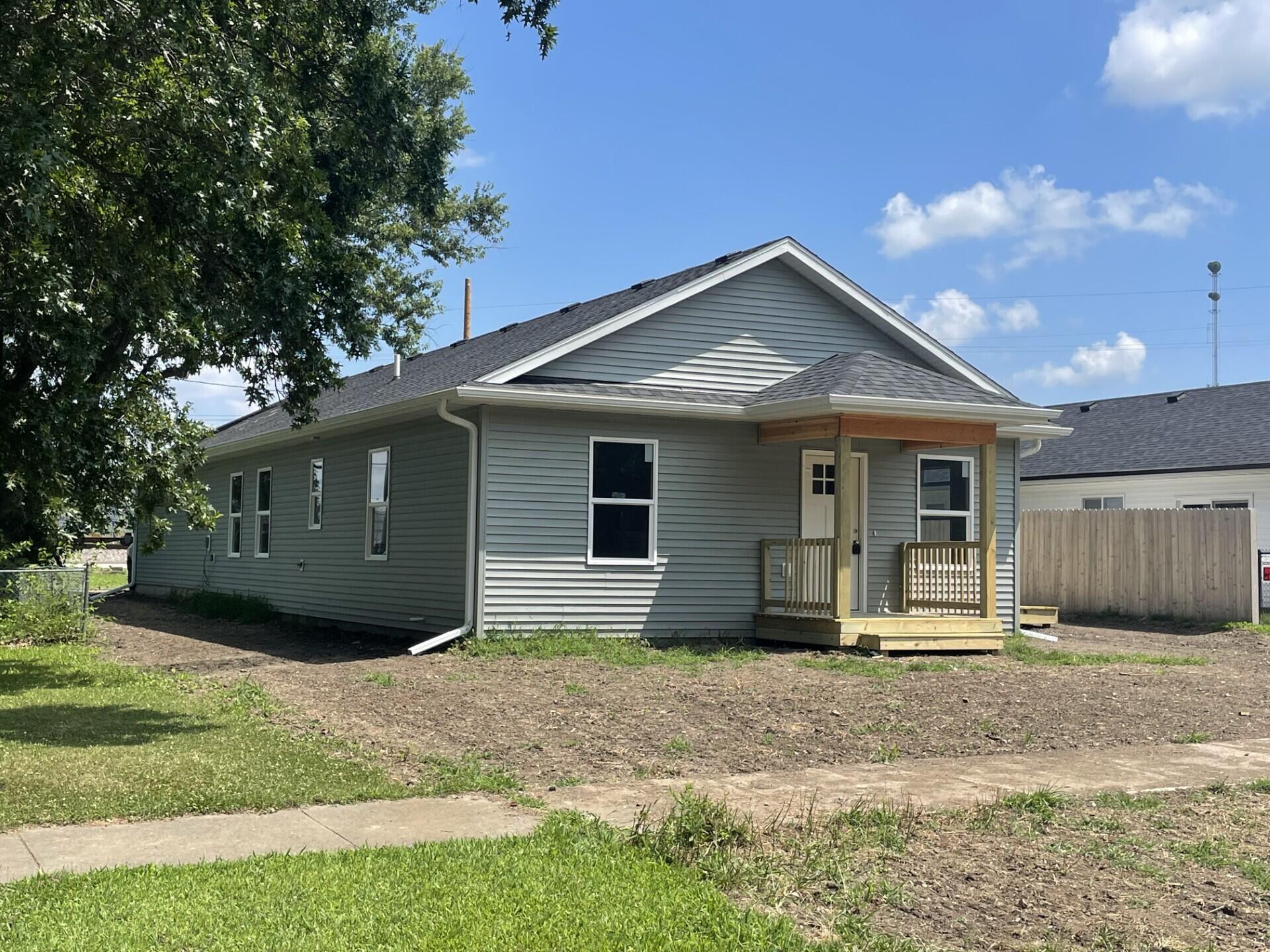 823 Myra St Property Photo 1
