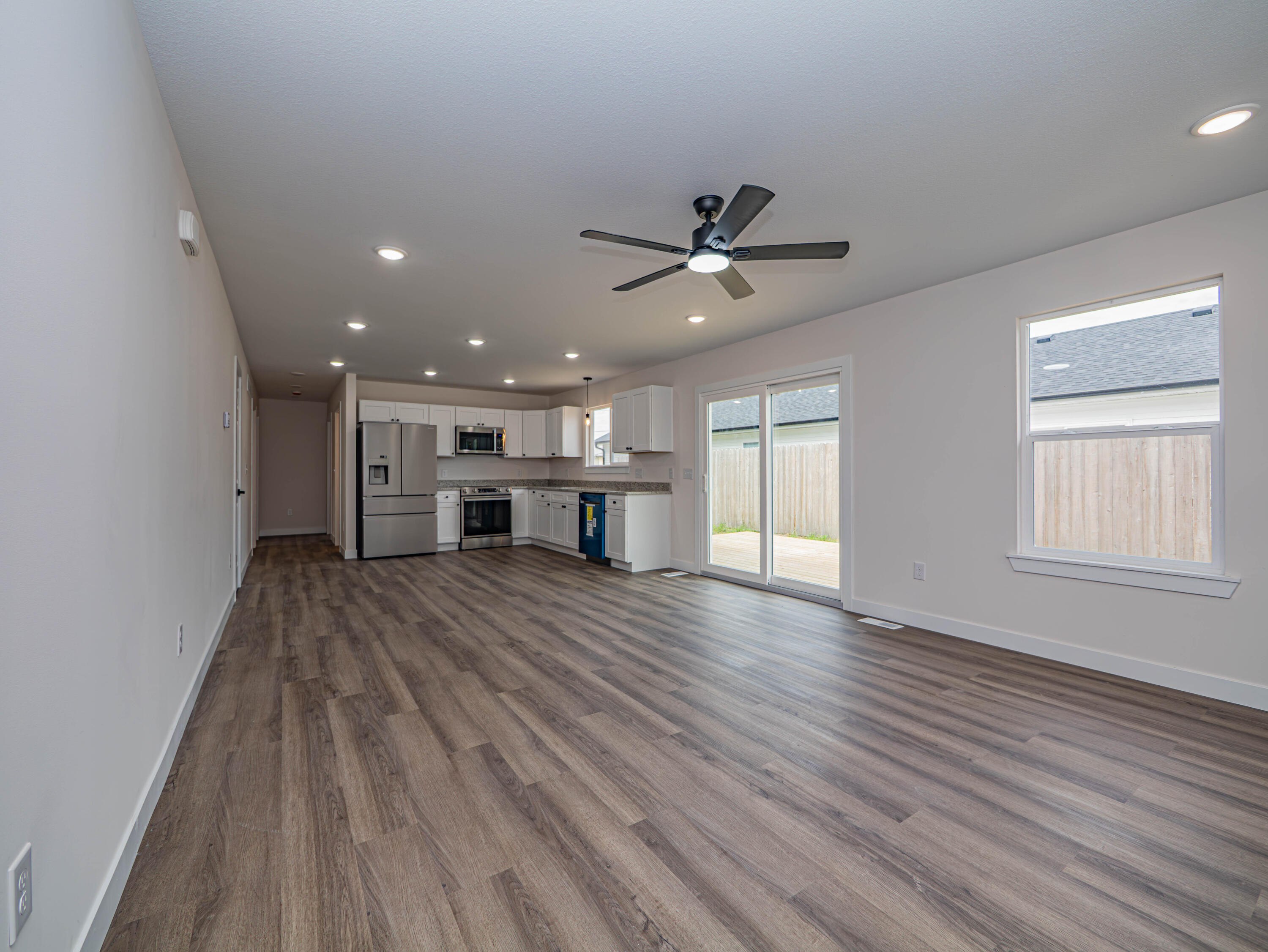 823 Myra St Property Photo 5