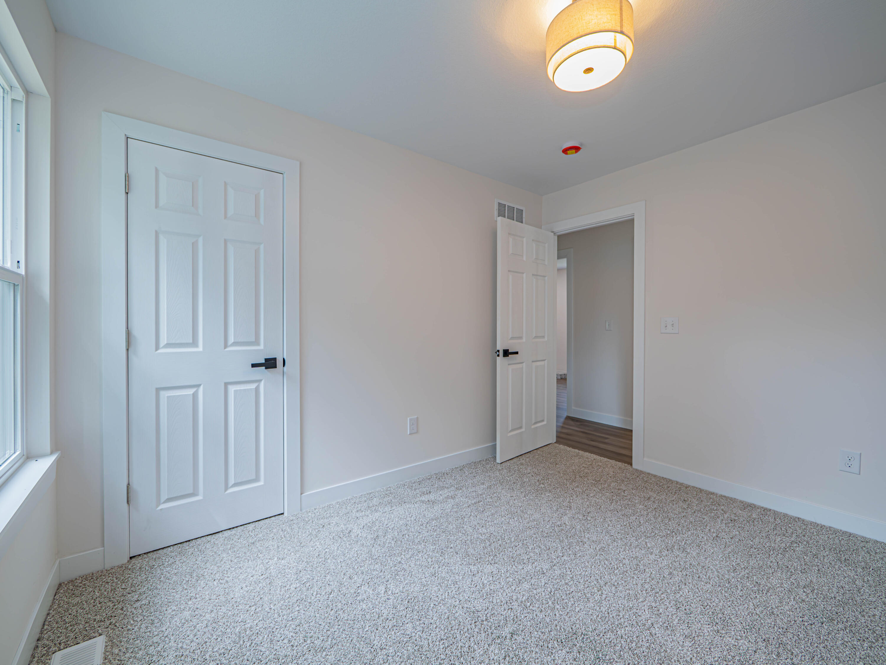 823 Myra St Property Photo 17