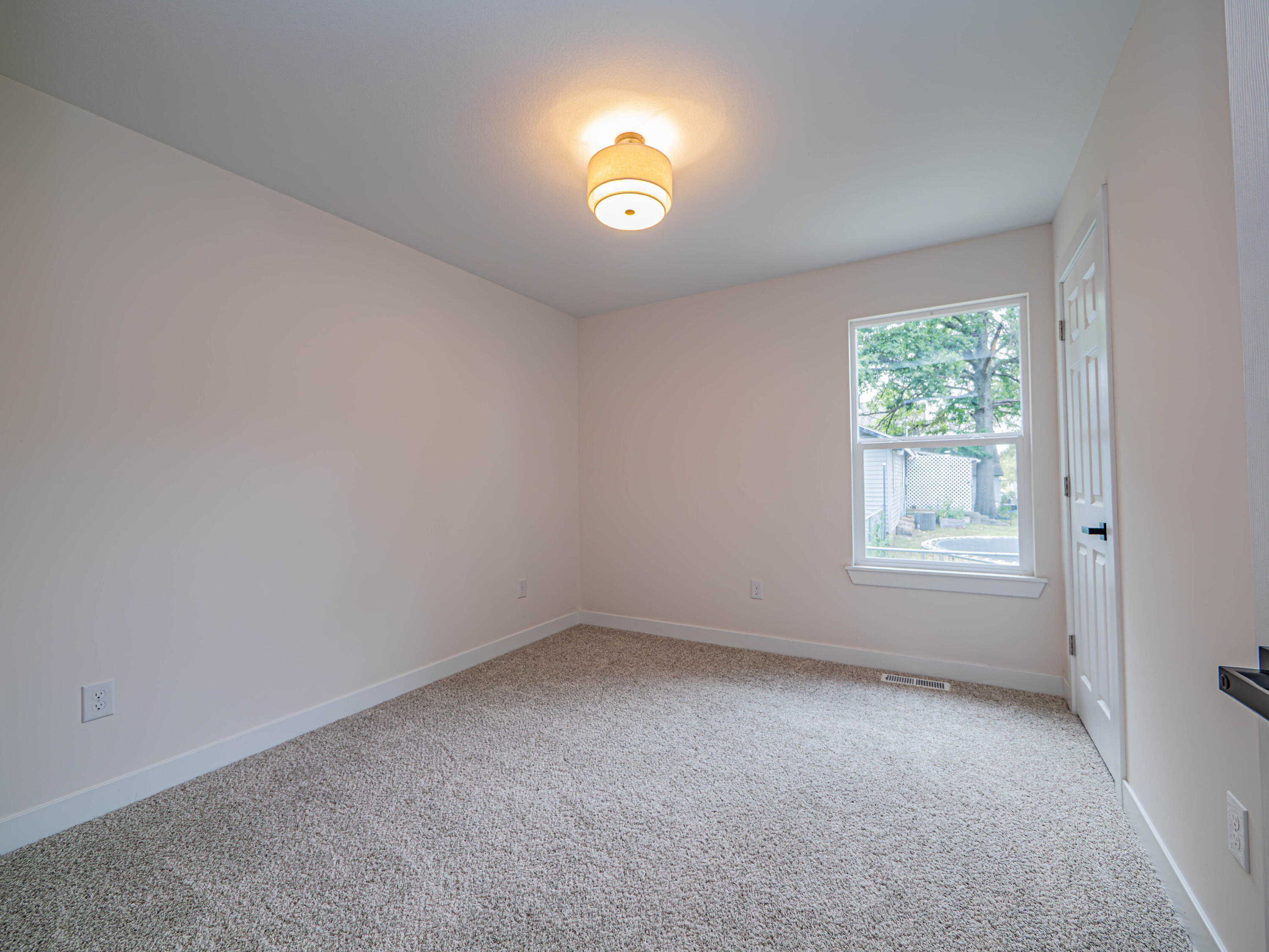 823 Myra St Property Photo 18