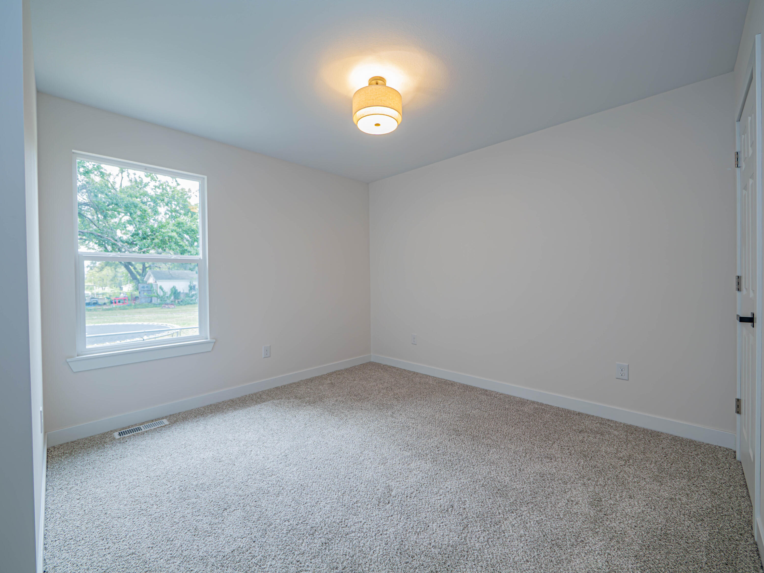 823 Myra St Property Photo 19