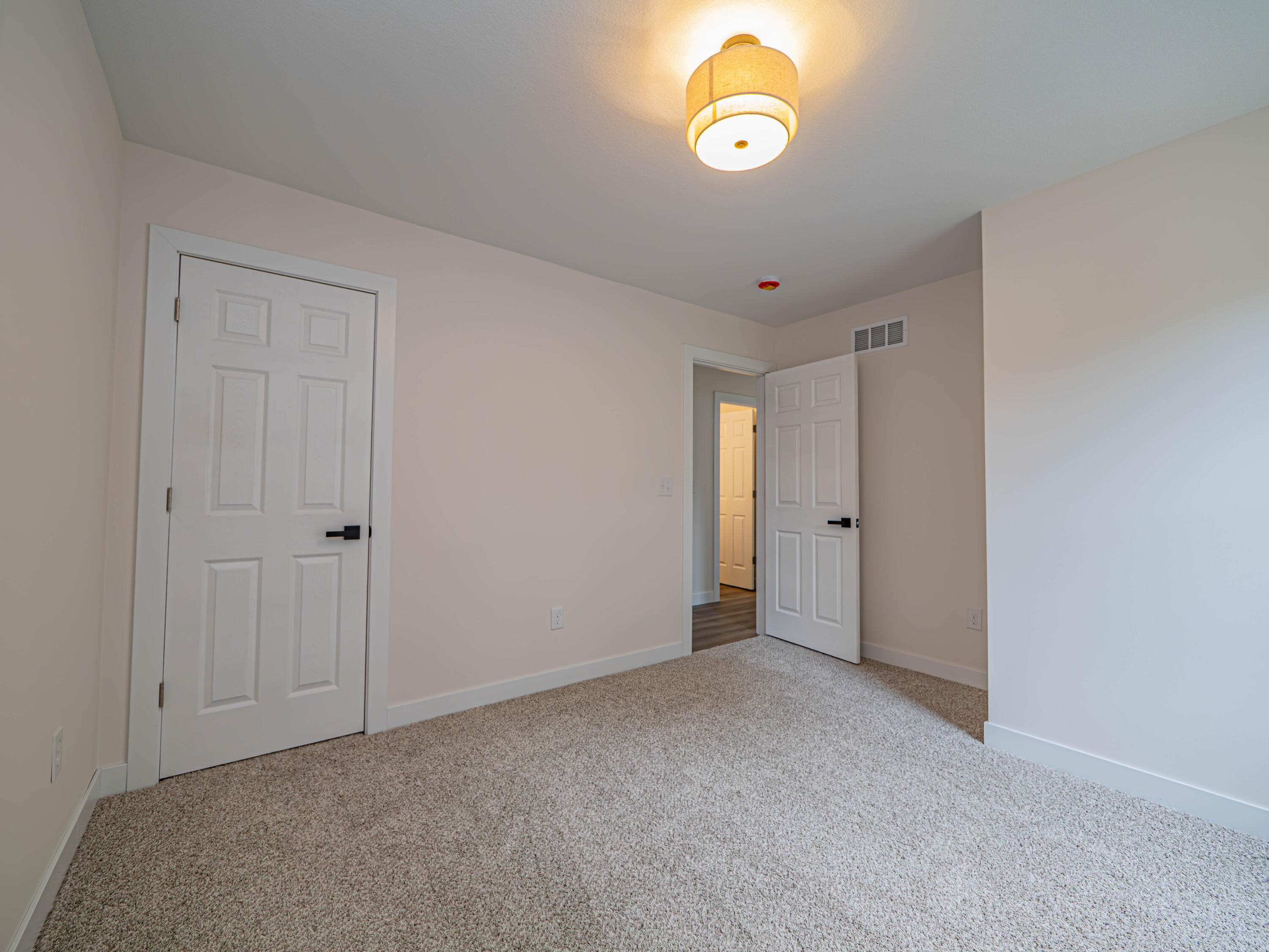 823 Myra St Property Photo 20