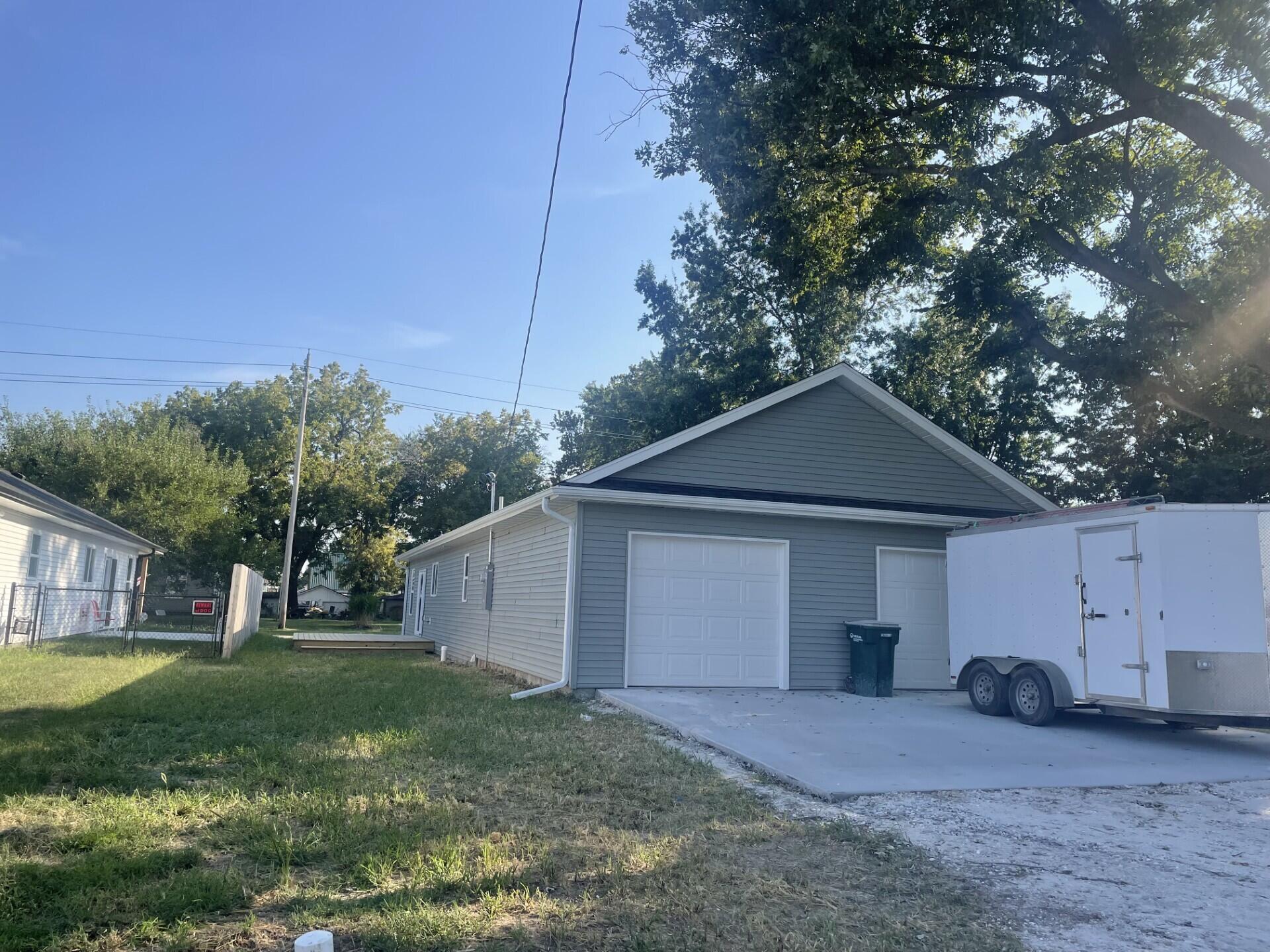 823 Myra St Property Photo 26