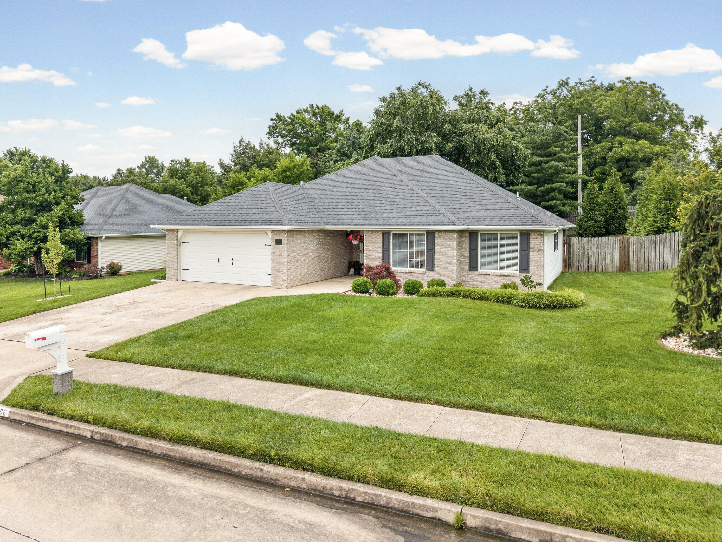 2806 Wooded Creek Dr Property Photo 1
